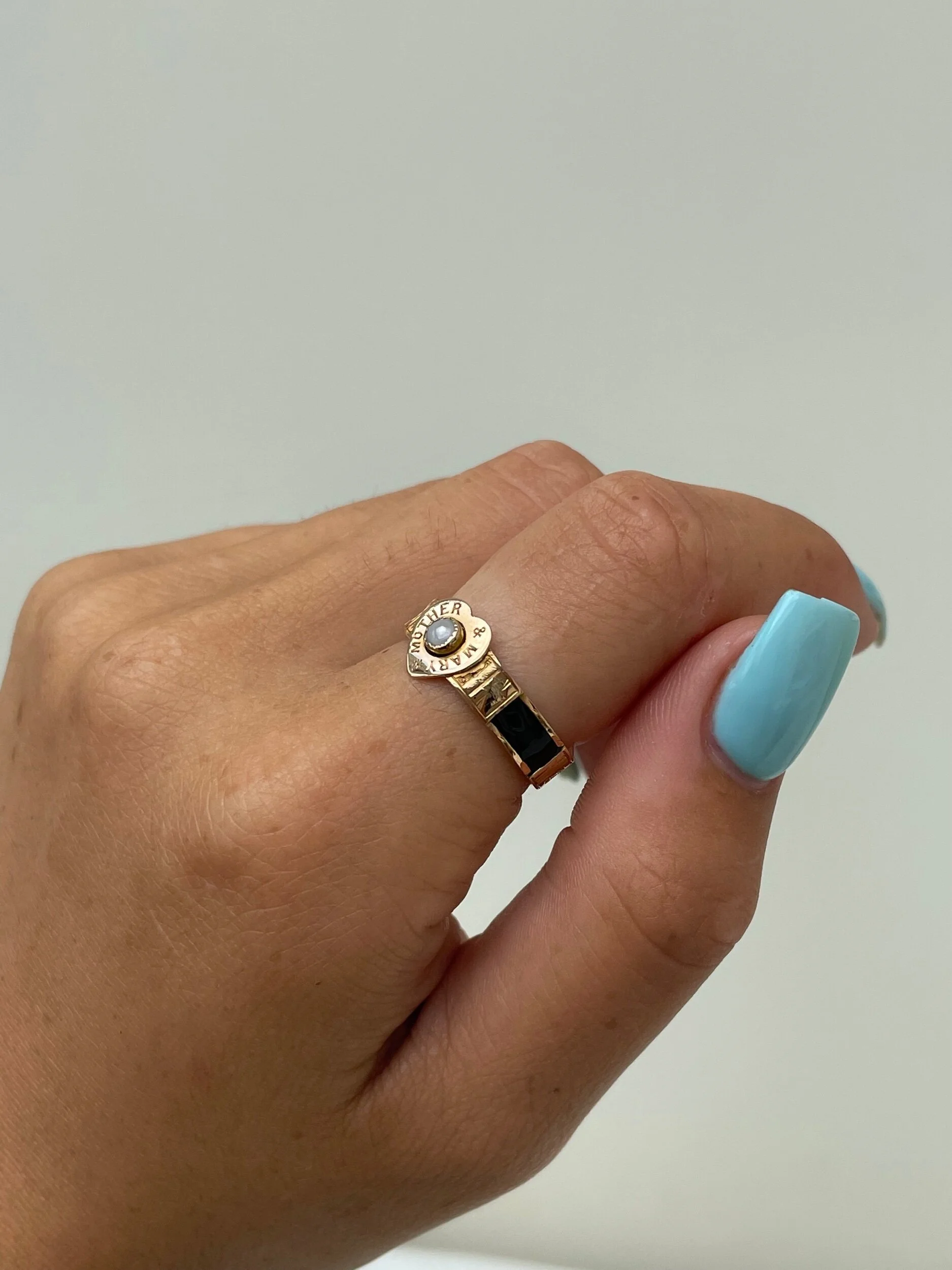 FCA51FE3-9EF1-4985-AF32-FD65CB373118