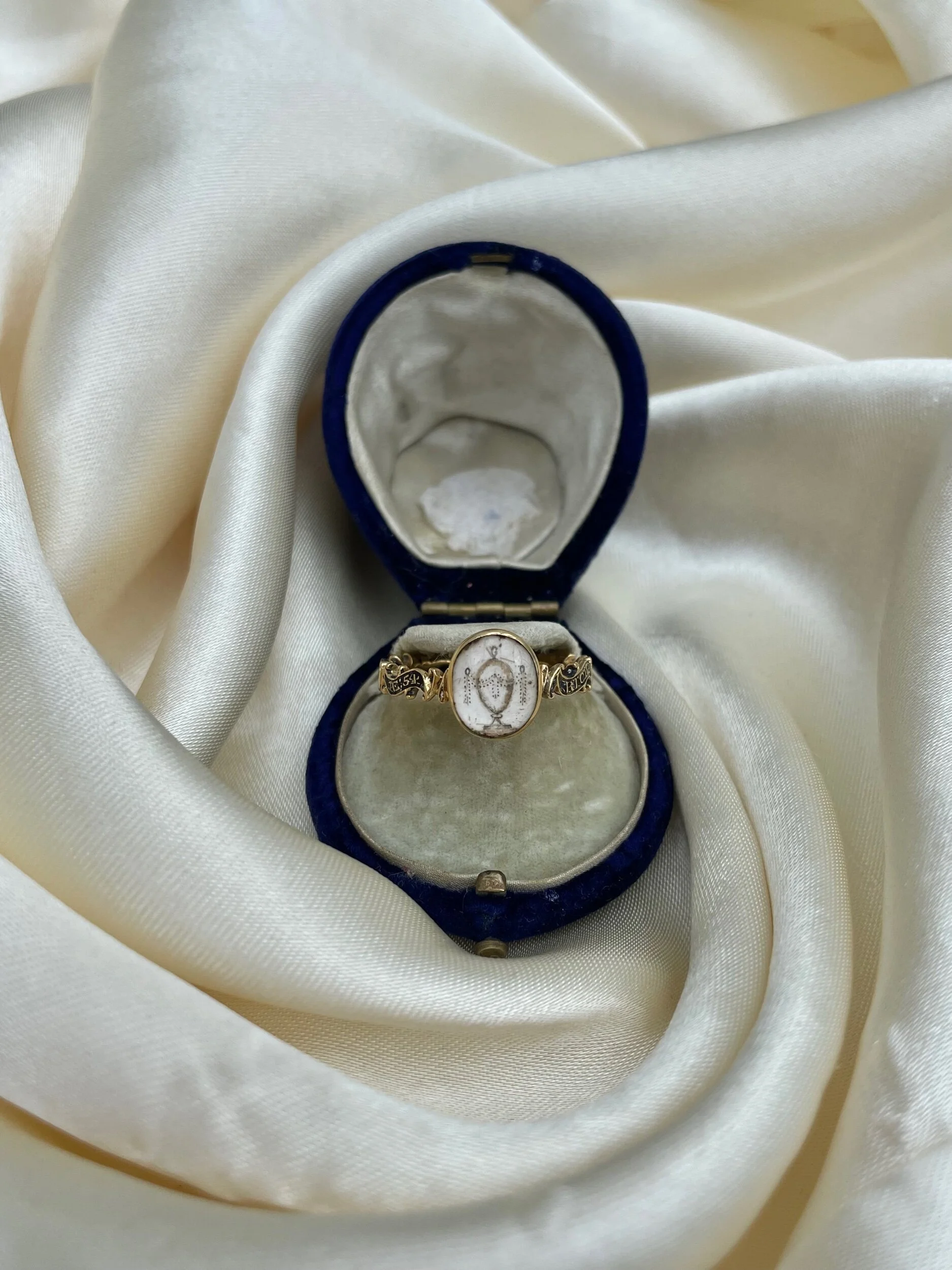 19DC97BB-1ACC-4584-92D4-008747832799