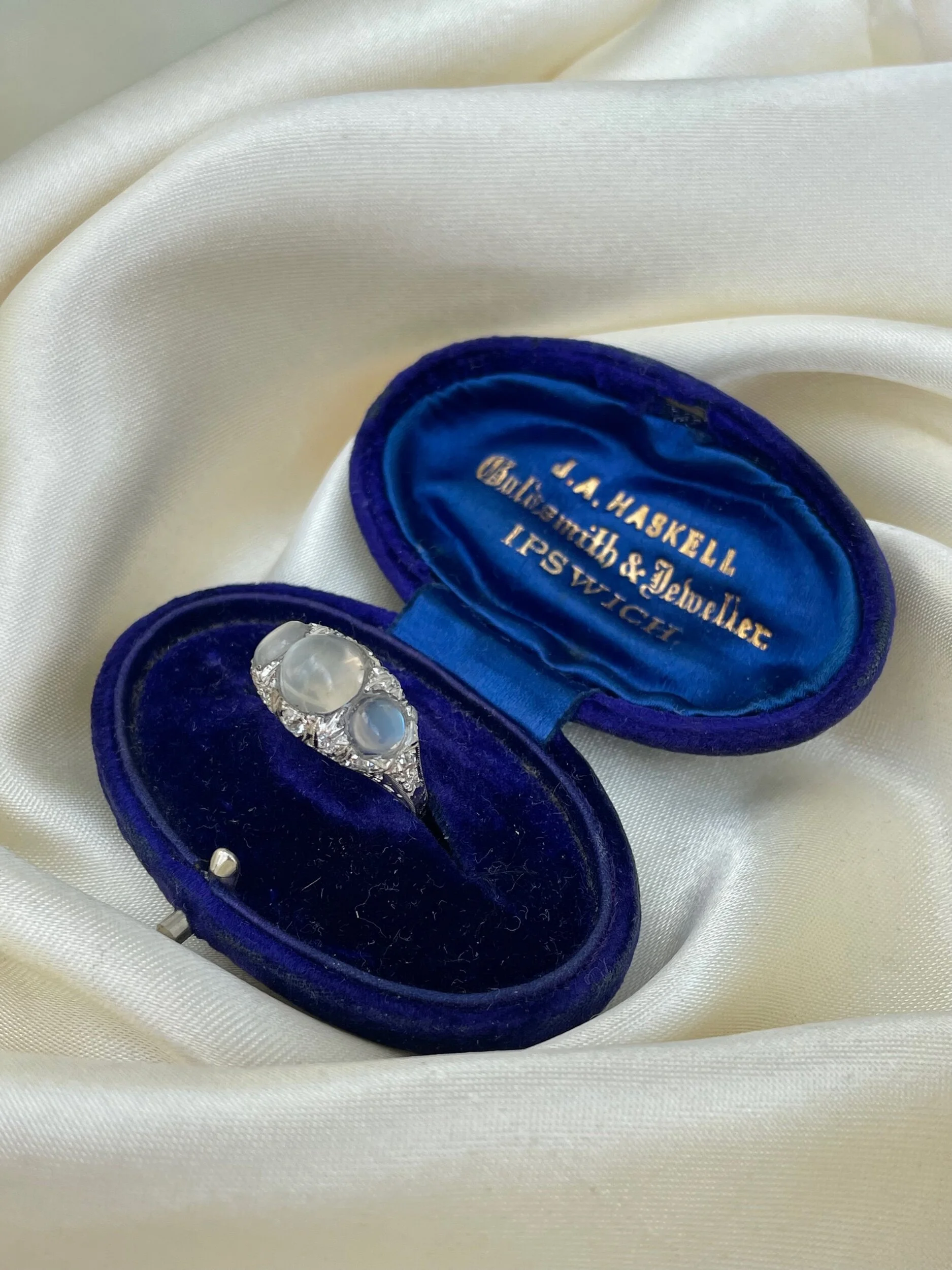 1E47BCC4-FEF8-458B-AF84-307D61788D1B