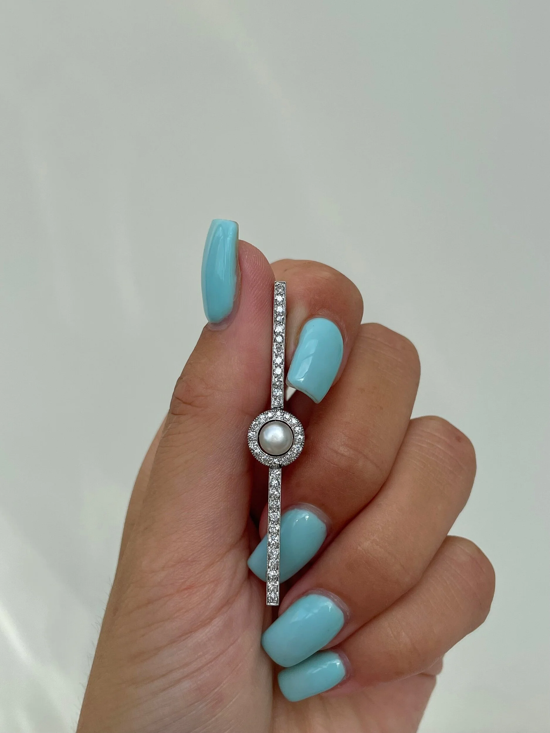 EF307F16-1243-40DD-A64A-5A167E2D92ED