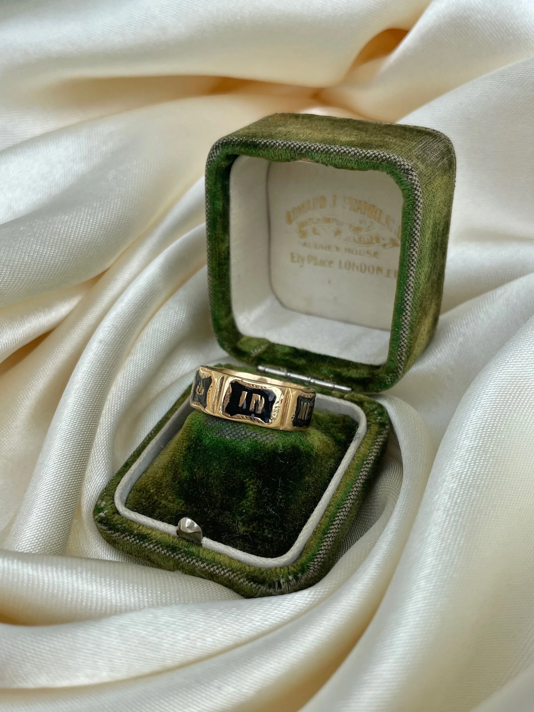 FF559FD3-7753-4D7D-9EDB-0D89801BA4D2