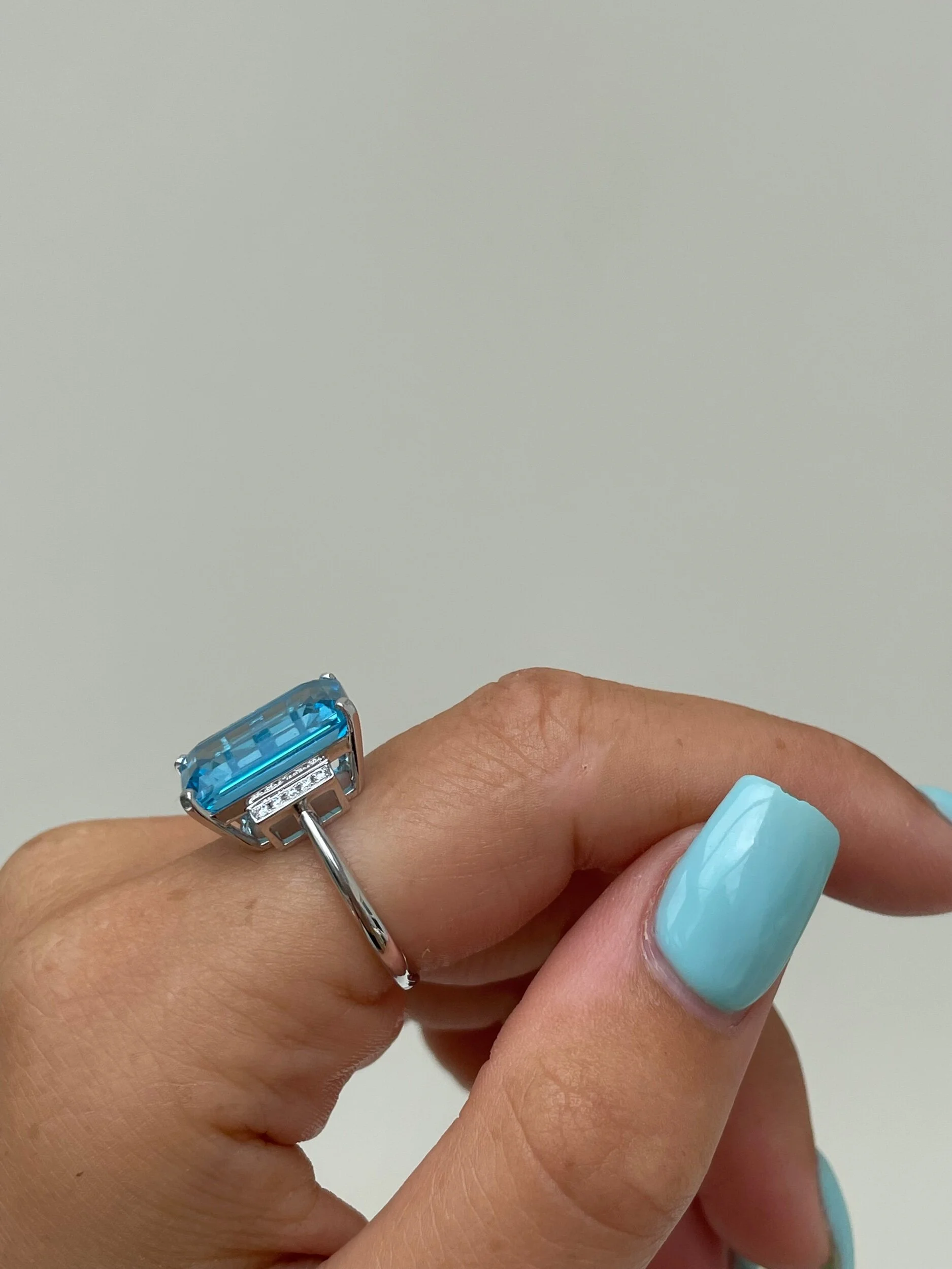 AC526C9D-A107-4C05-8C6A-8C7892E4B6E3