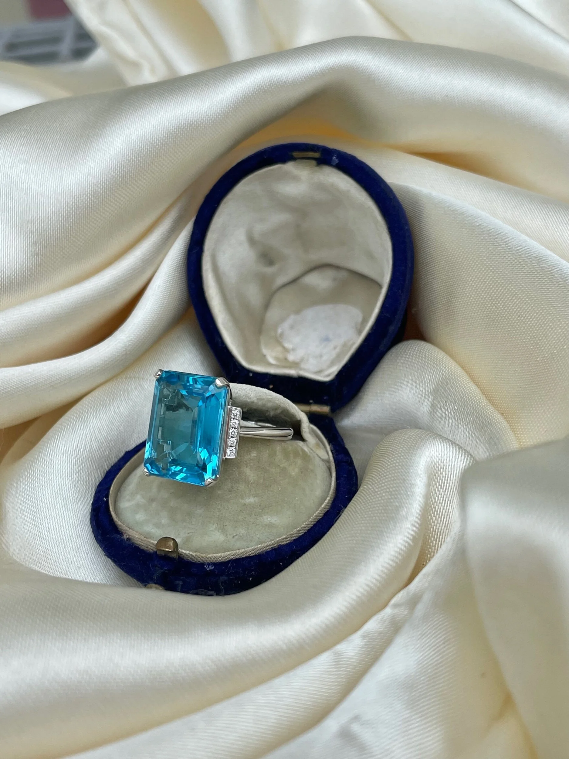 F9B2FB3A-1FC2-418E-B657-12B710B94478