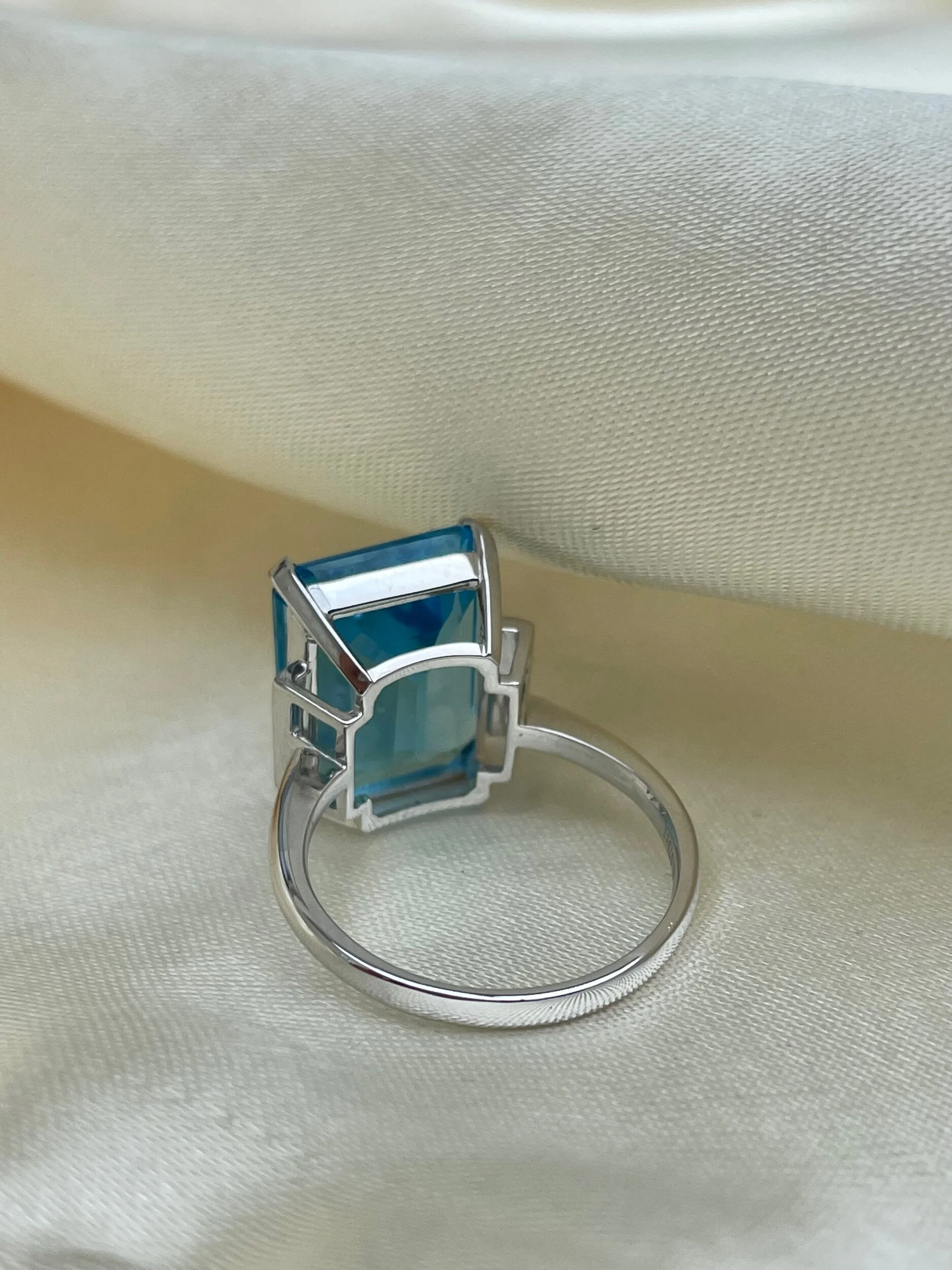 64B475E1-D2EA-42AF-999A-3B7BD844DFB5