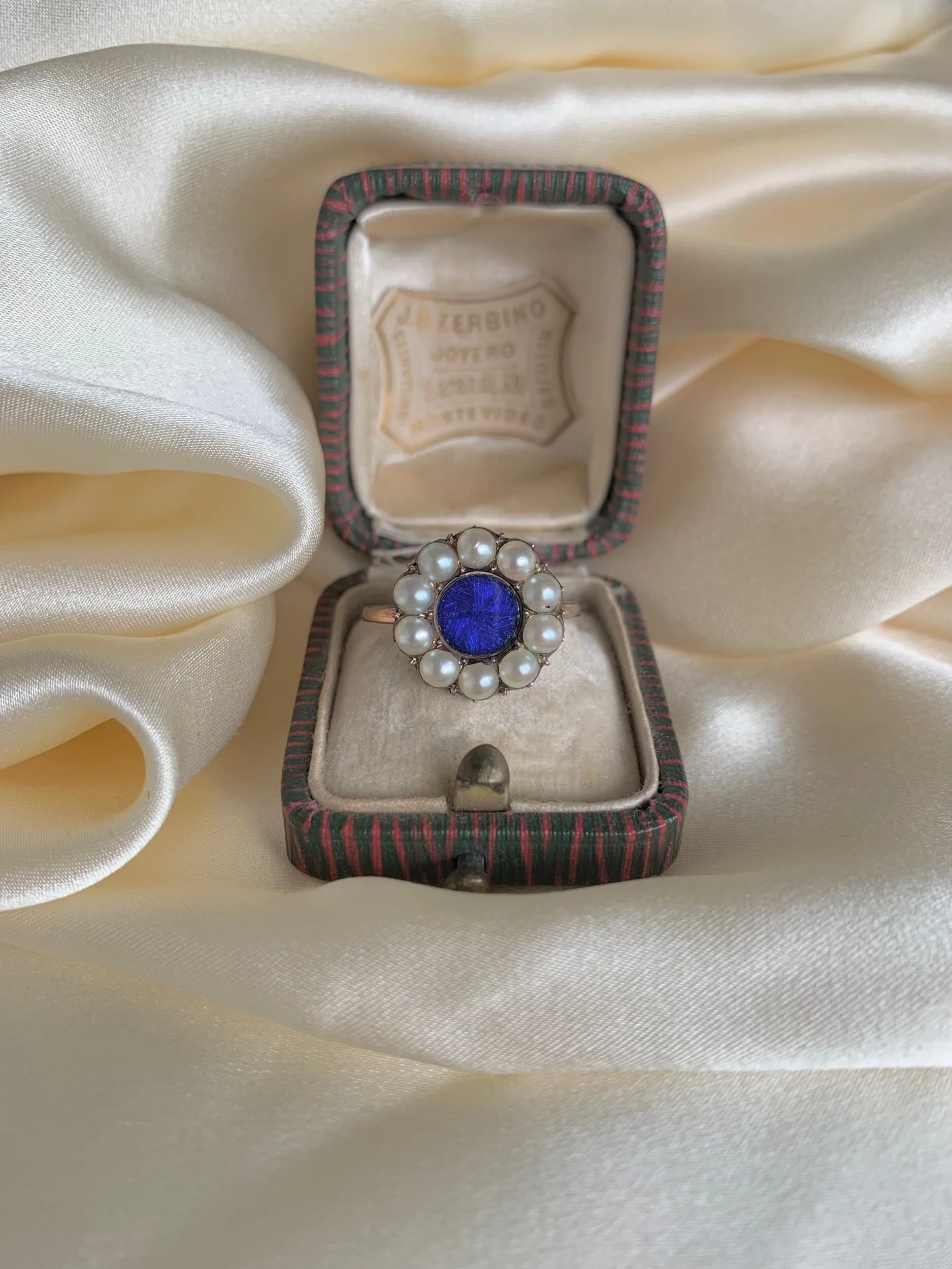 BC8CB455-F06F-4337-9F9C-696D807FD6EF