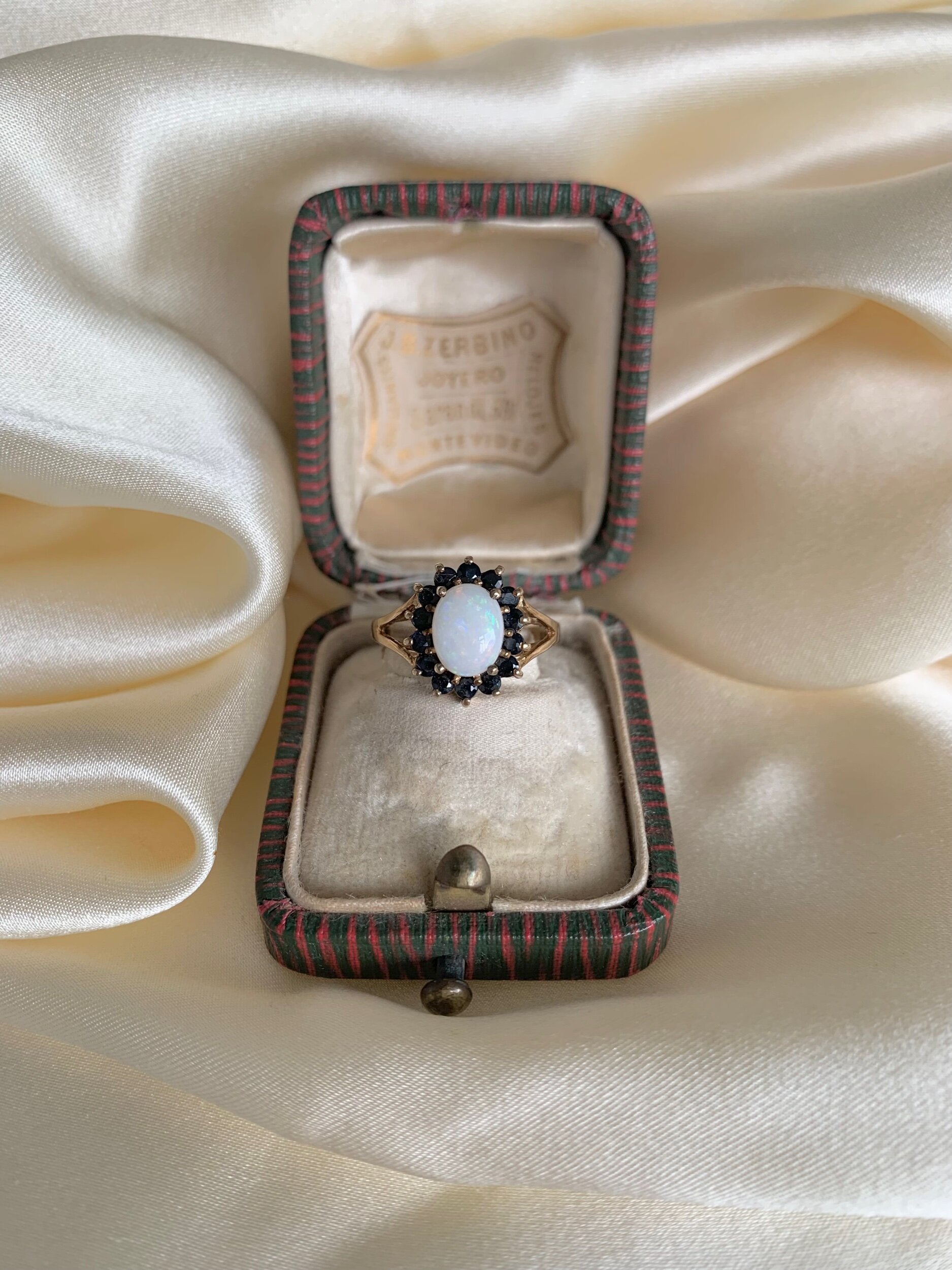 06B64E5D-AF11-432B-81C5-1E77D7C088B8