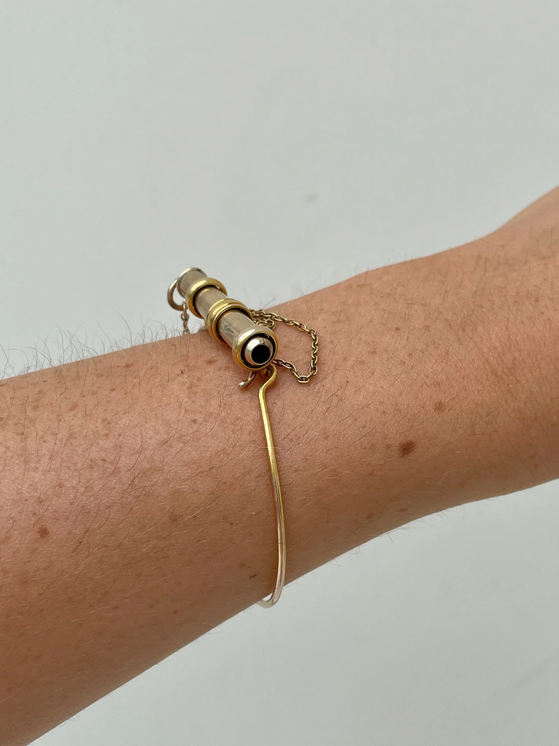 ACFAC595-F255-40C5-84A2-41093057C72D