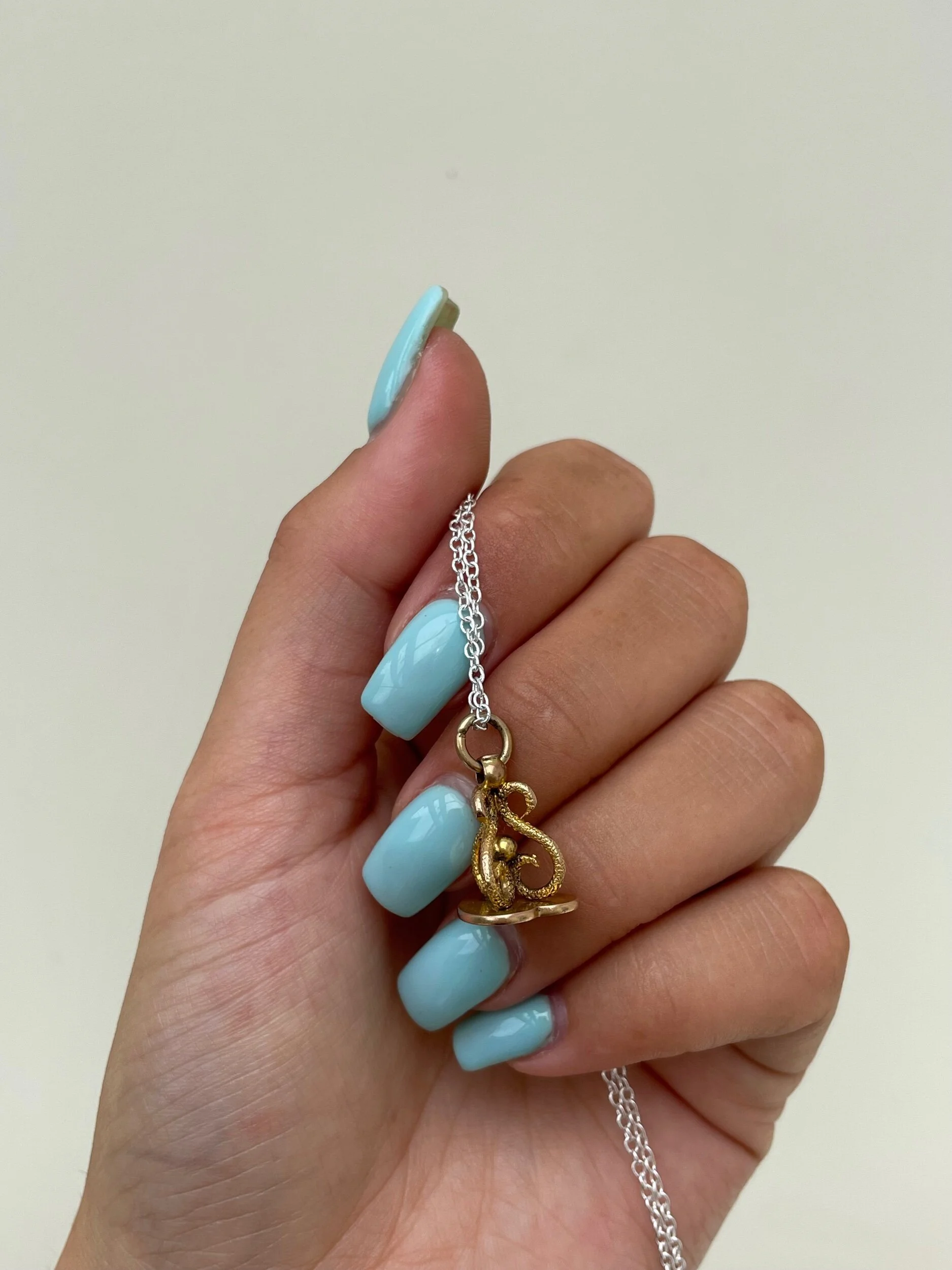 05D79D65-F7F3-4C15-AA26-6C23CC9C6C7E