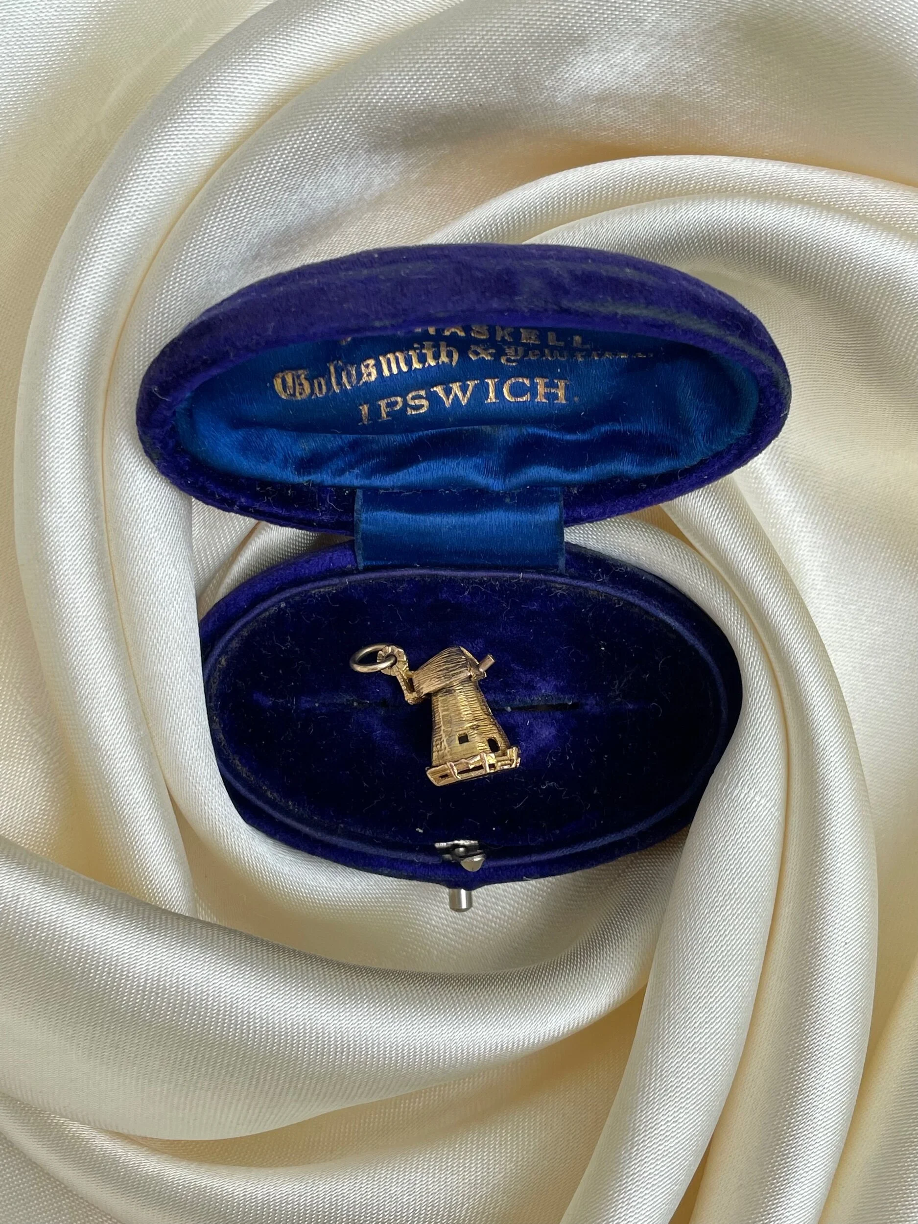 1A027931-30C6-4AD6-8440-5DFA5F50DE6E