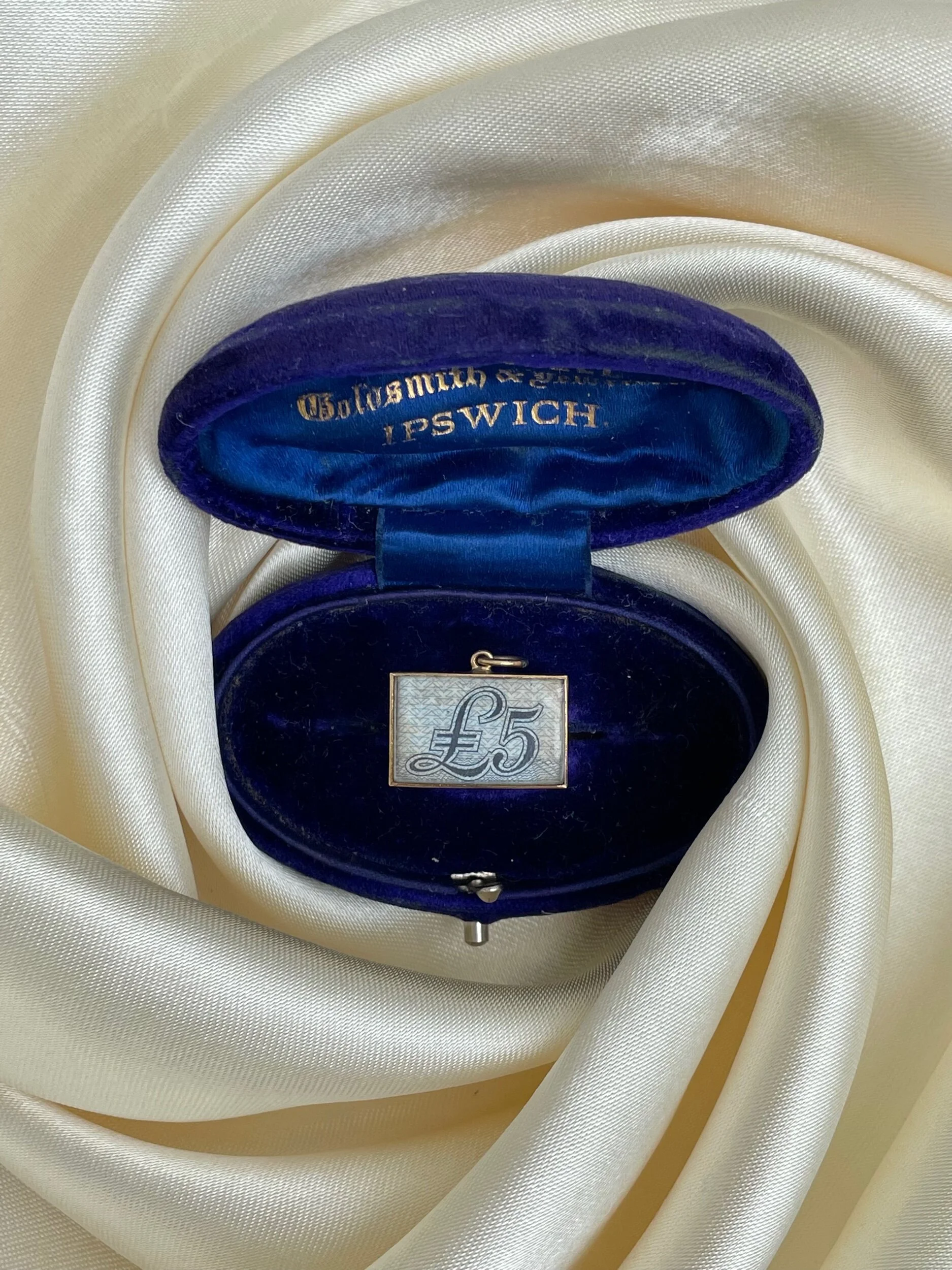 4F83E15F-3BF6-4F26-B14F-60F5DF9639F9