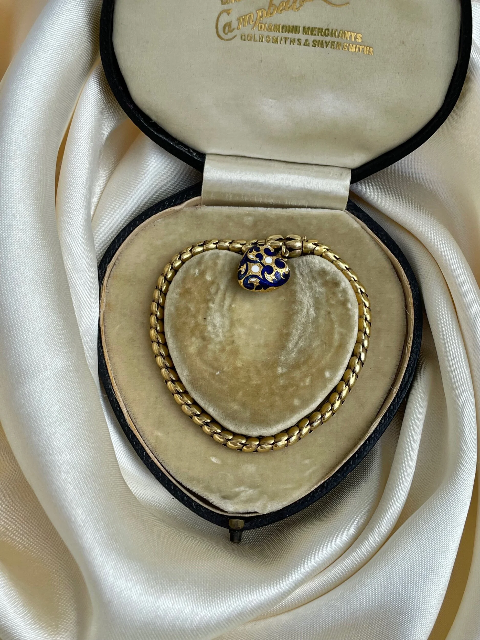 A17FF59B-BB3B-466F-B991-F0854043C854