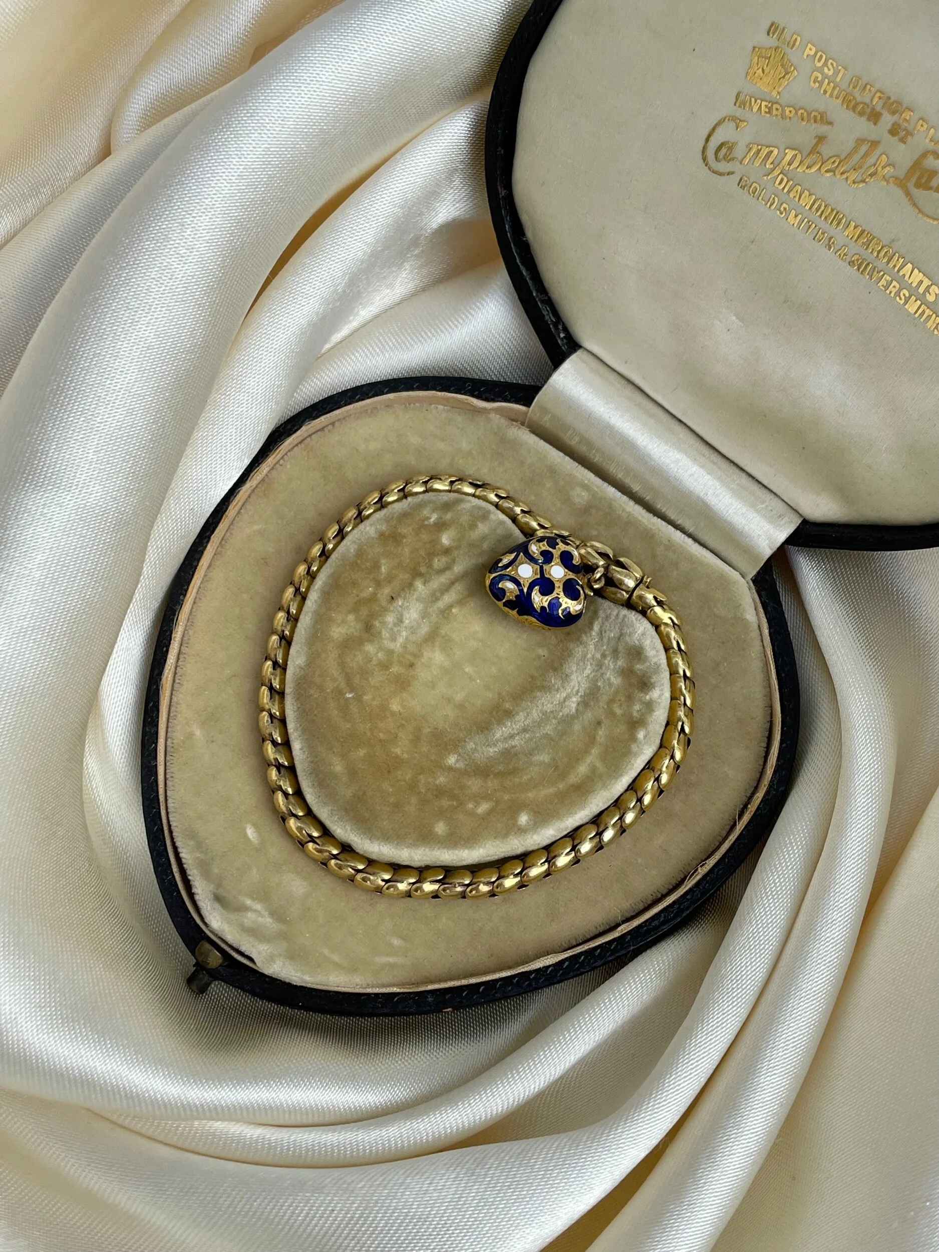 AFAF8E78-9982-489C-831A-232DFE46AE72