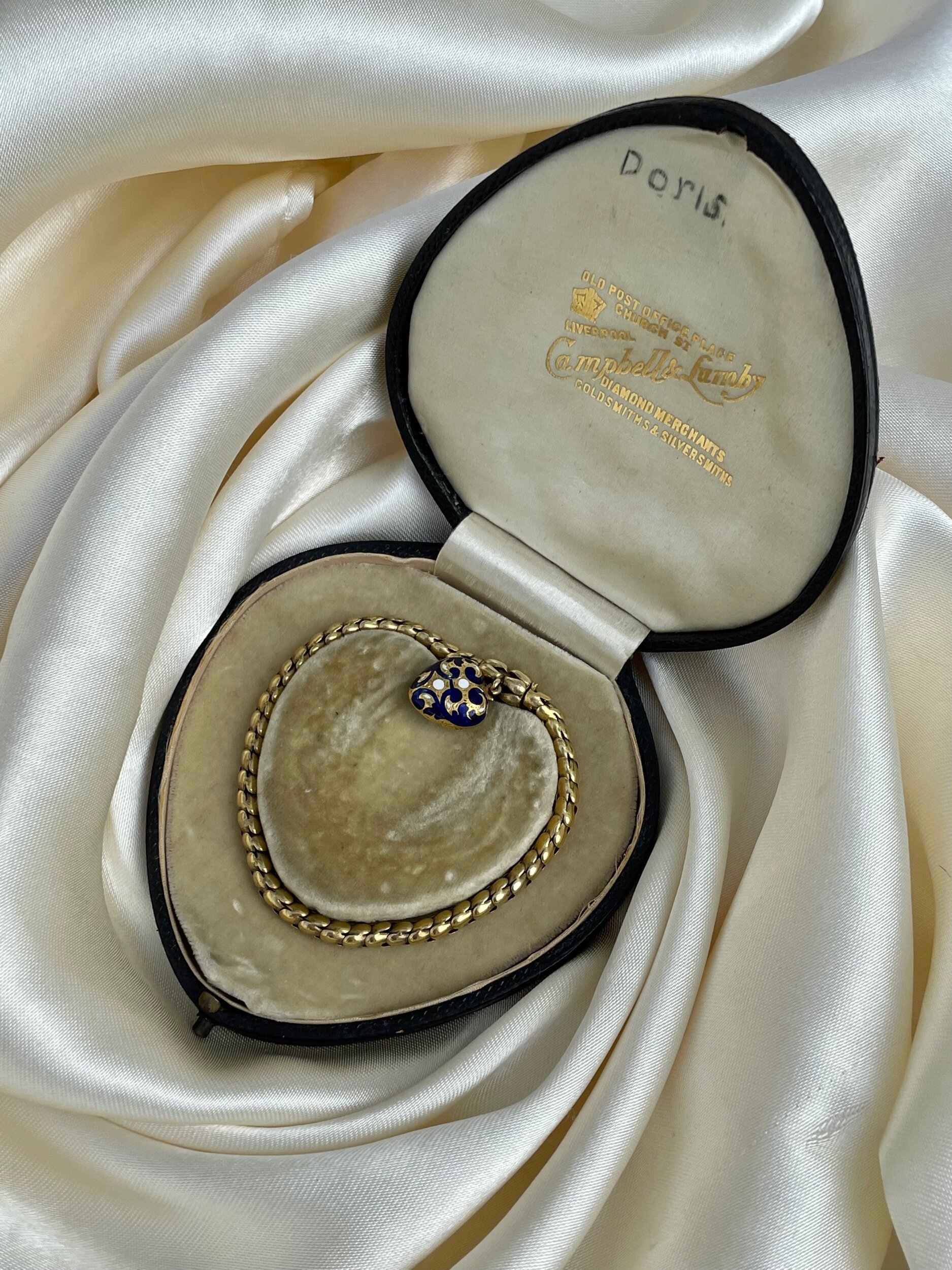 7056825E-3F91-4B05-8F78-D292B7D605C1