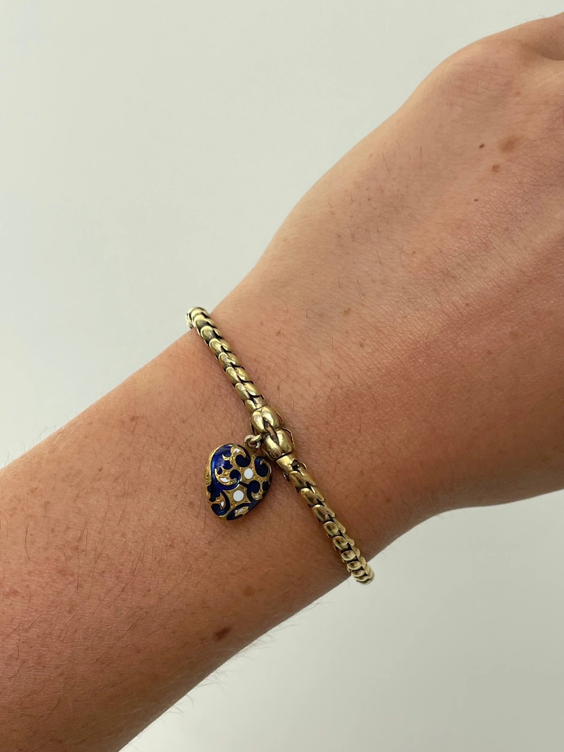 B7FB5341-3B52-4415-BC55-338D50CB8F1B