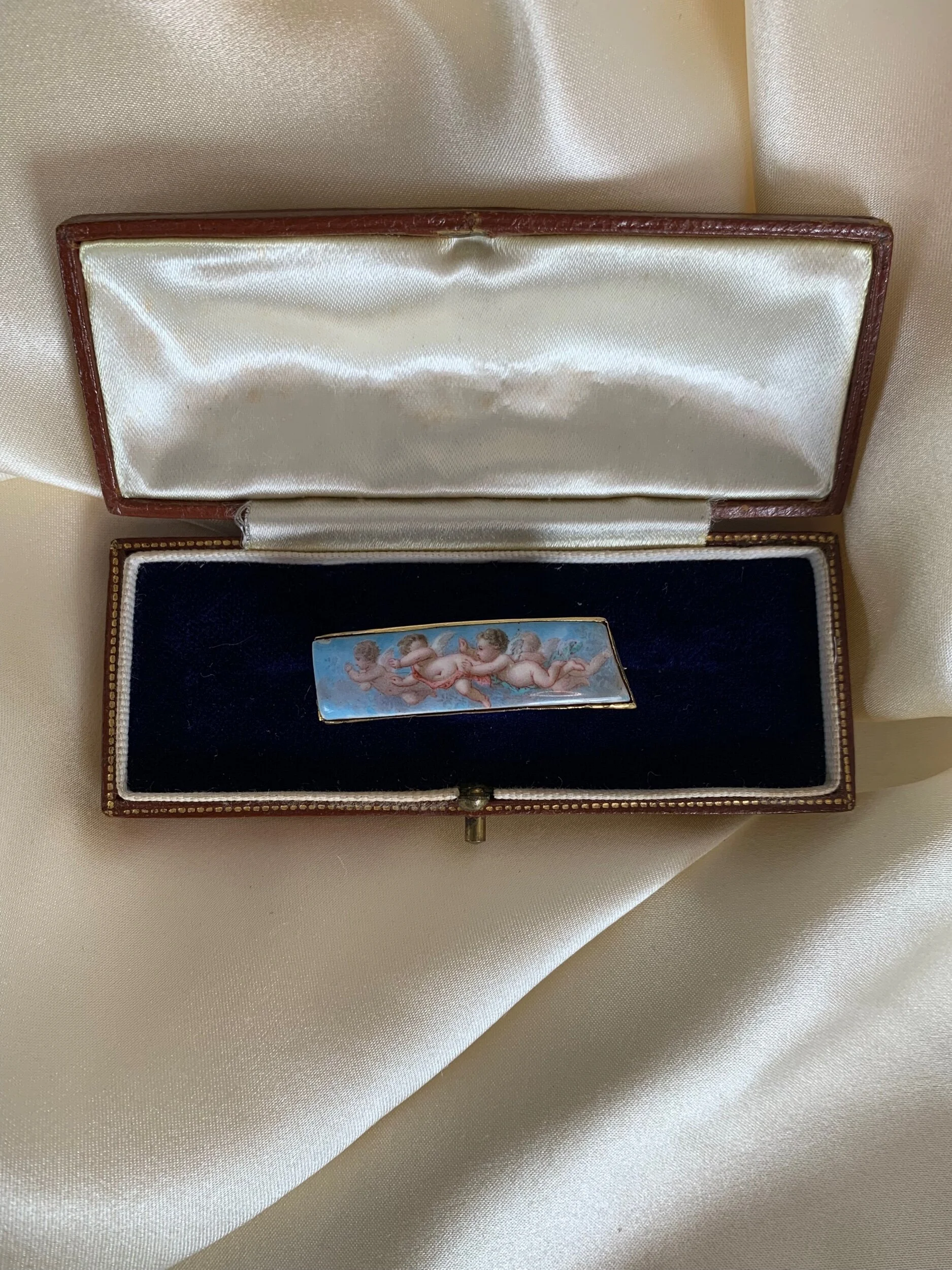 FF253161-1544-44ED-8DDE-CC7246DFFC1E