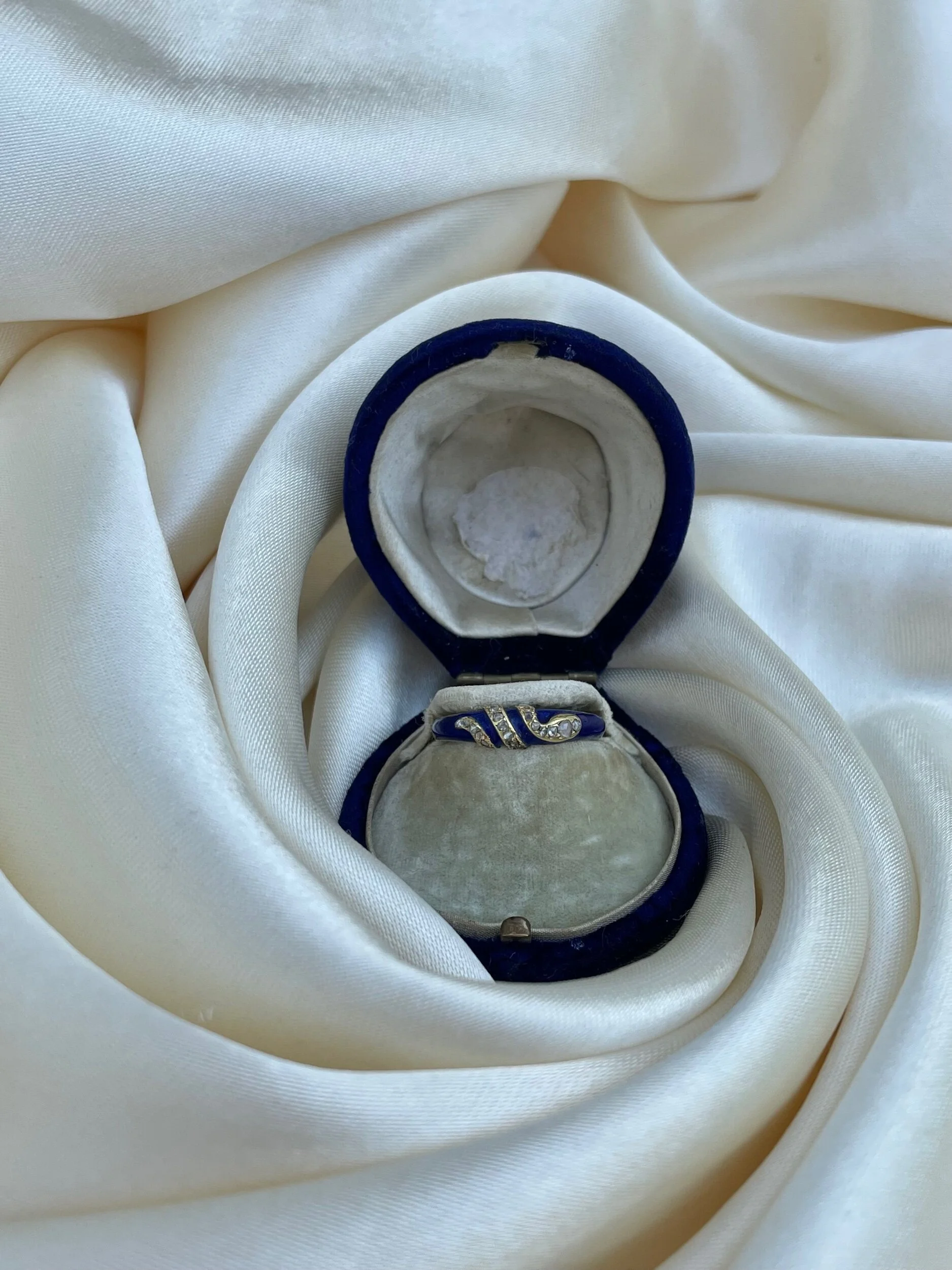 0F06EA01-2C4B-4B05-8714-BF14560F2872