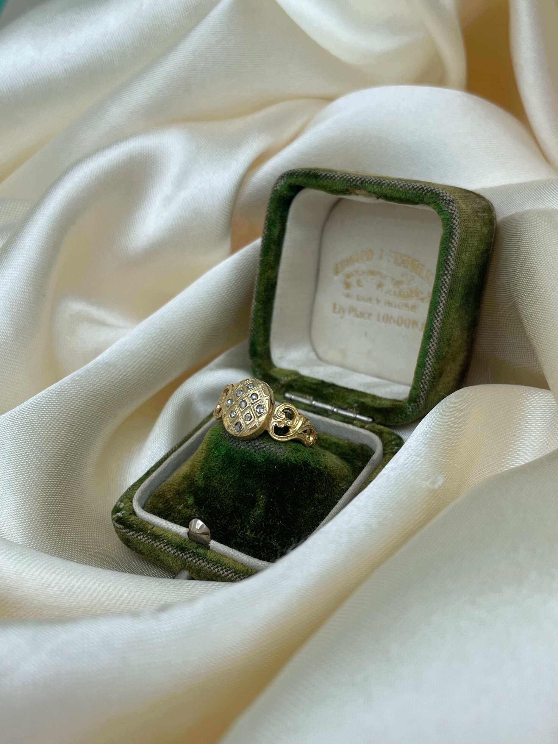 E2DA057C-78B8-4E65-A283-B03D092147E7