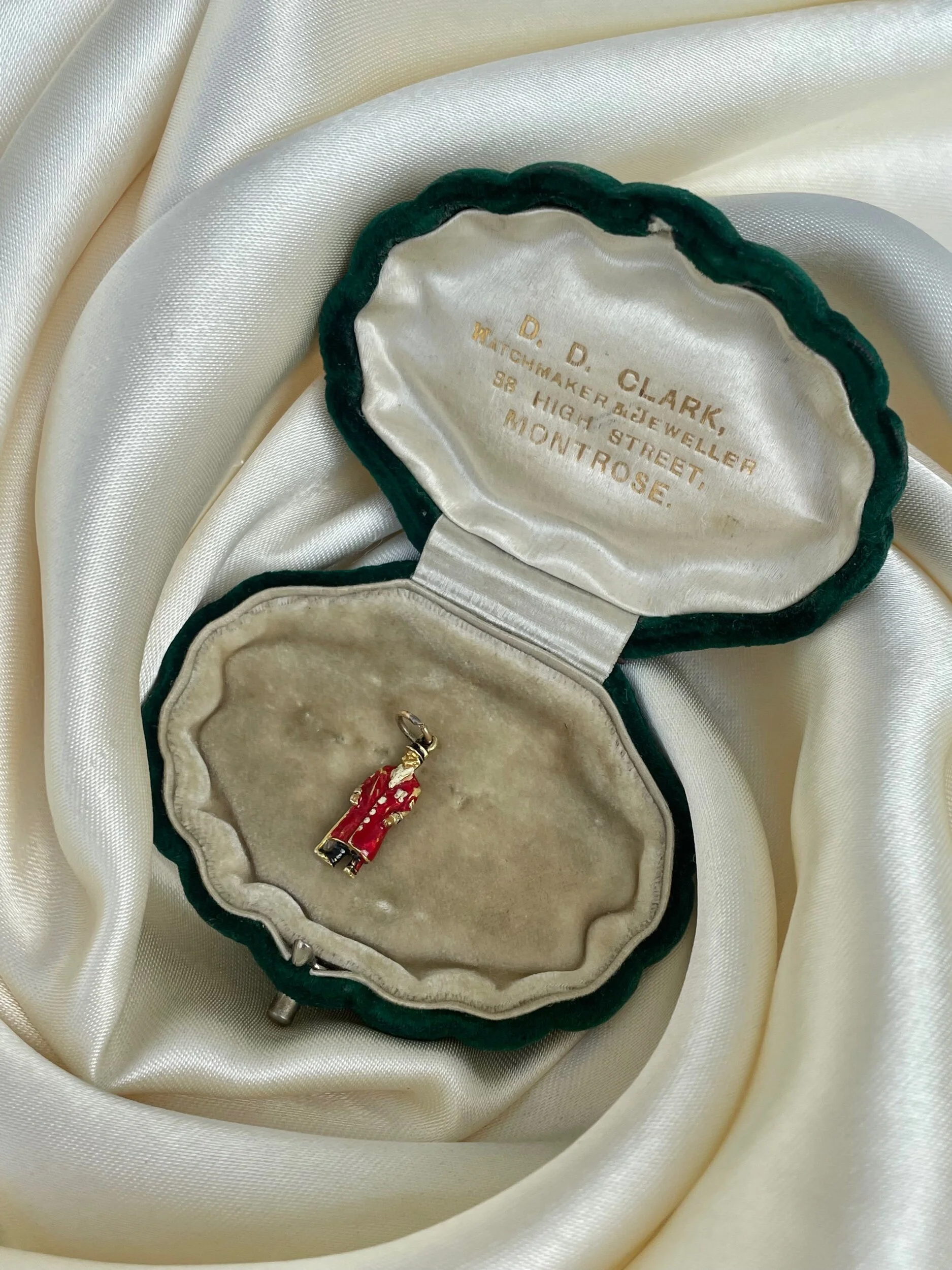 2D9698F4-EBA0-4E89-A3EA-89898E07849B