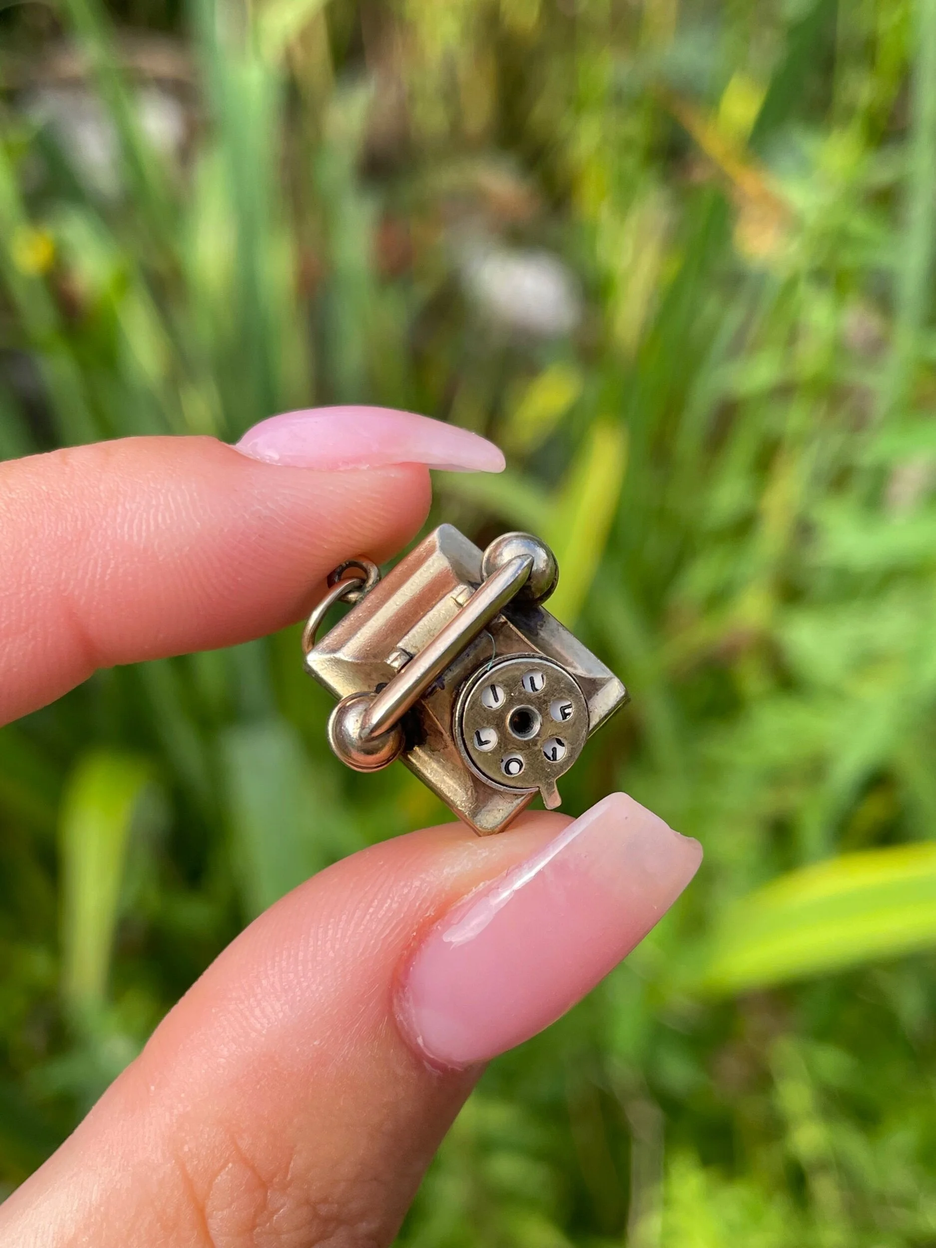 D0C301A4-57FD-4B88-978F-10B05B2E7D1C