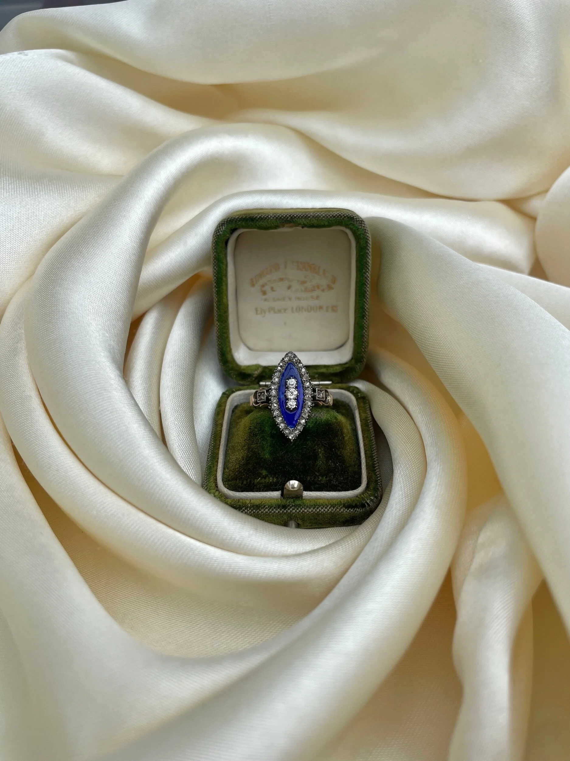 B9874C6D-68FD-41D7-84F3-73F4150ADAFC