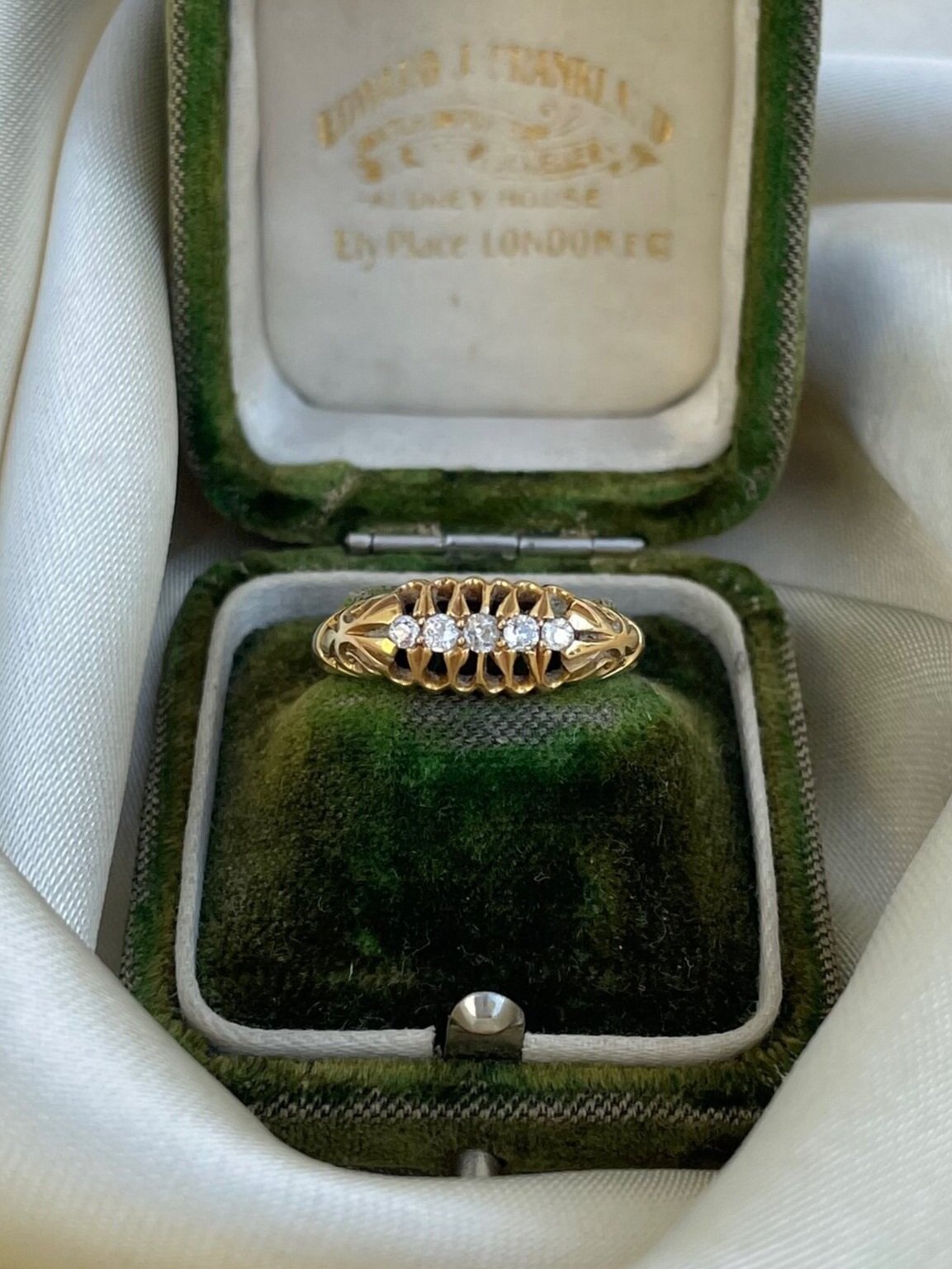 52457DB6-0E6A-4FA1-B482-D318900E89CA