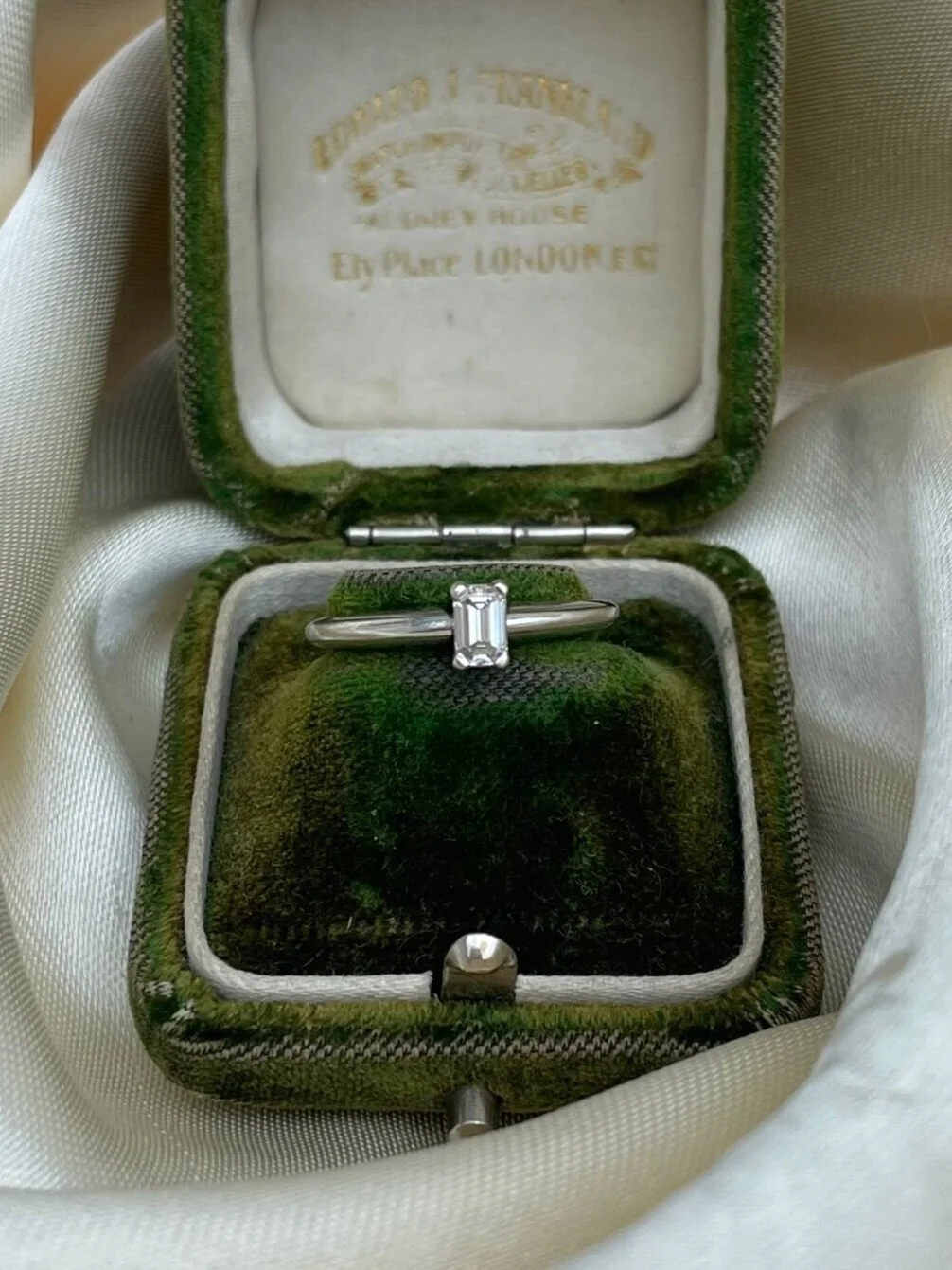 DD7E57ED-DA56-48E6-818A-E45428913D7D