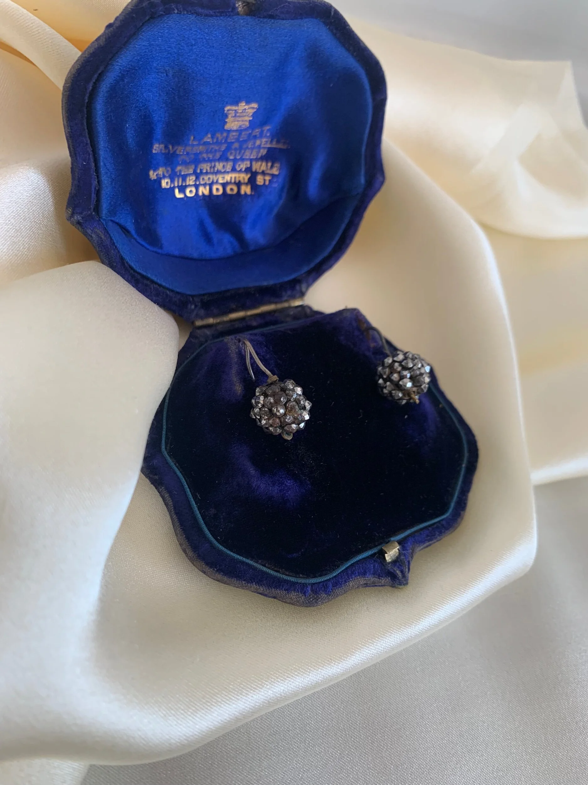 A468F6F5-20D0-4E90-8D25-FCF5B91CD2E3