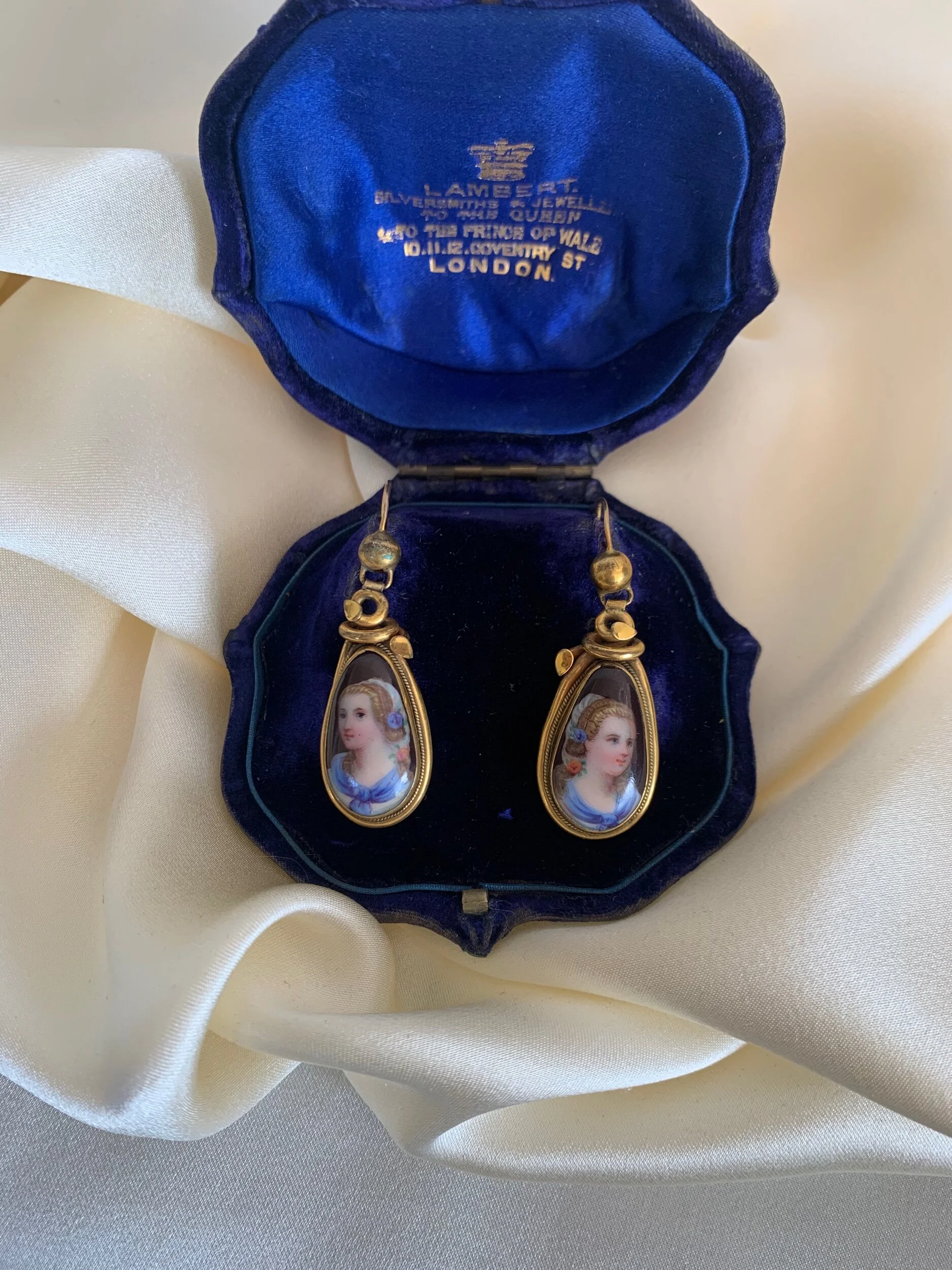 AAB8B045-D742-4DEA-B87F-416749421C27