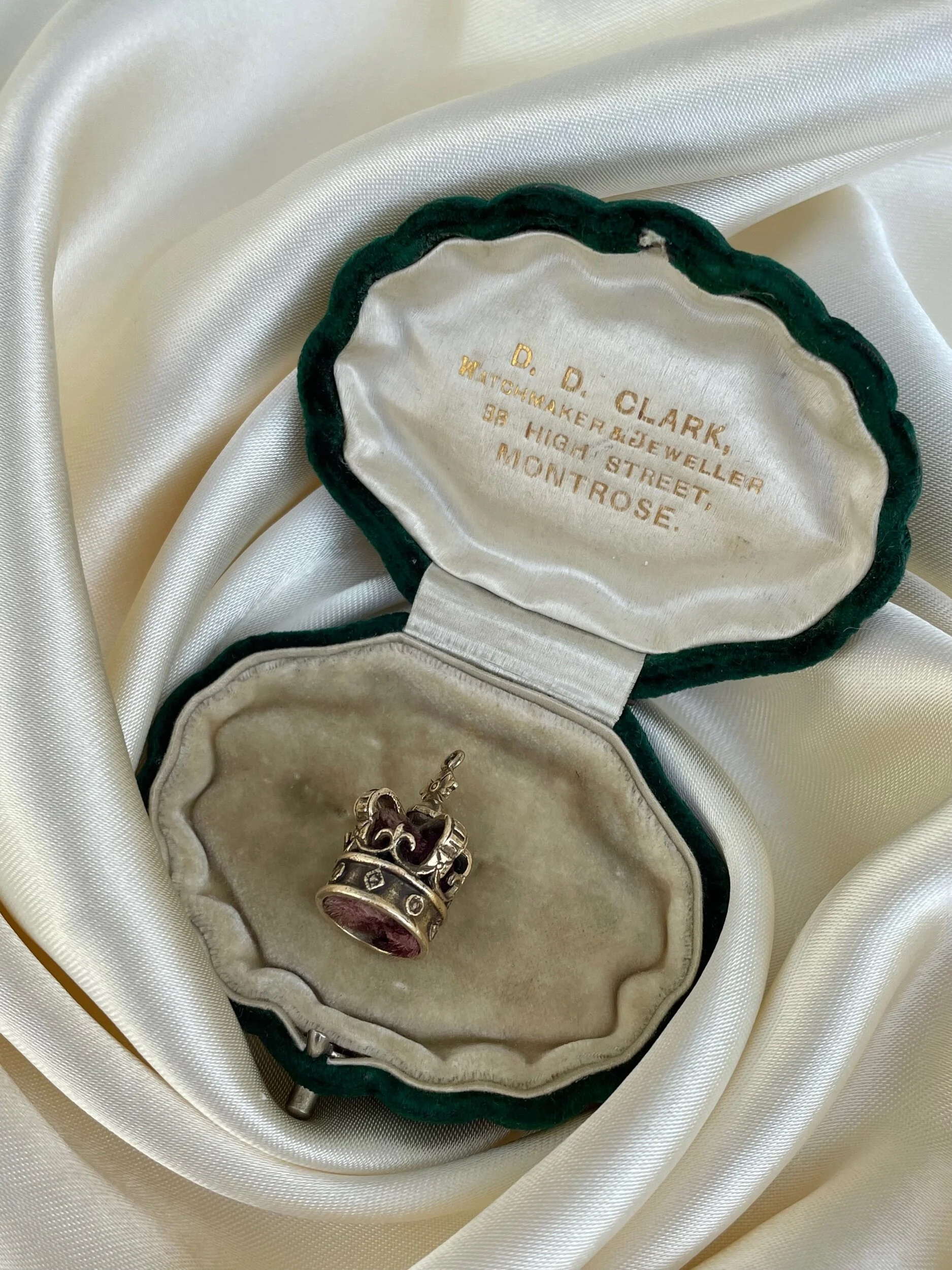 7DAE4EC5-48CF-429A-9AD6-F1E742819A26