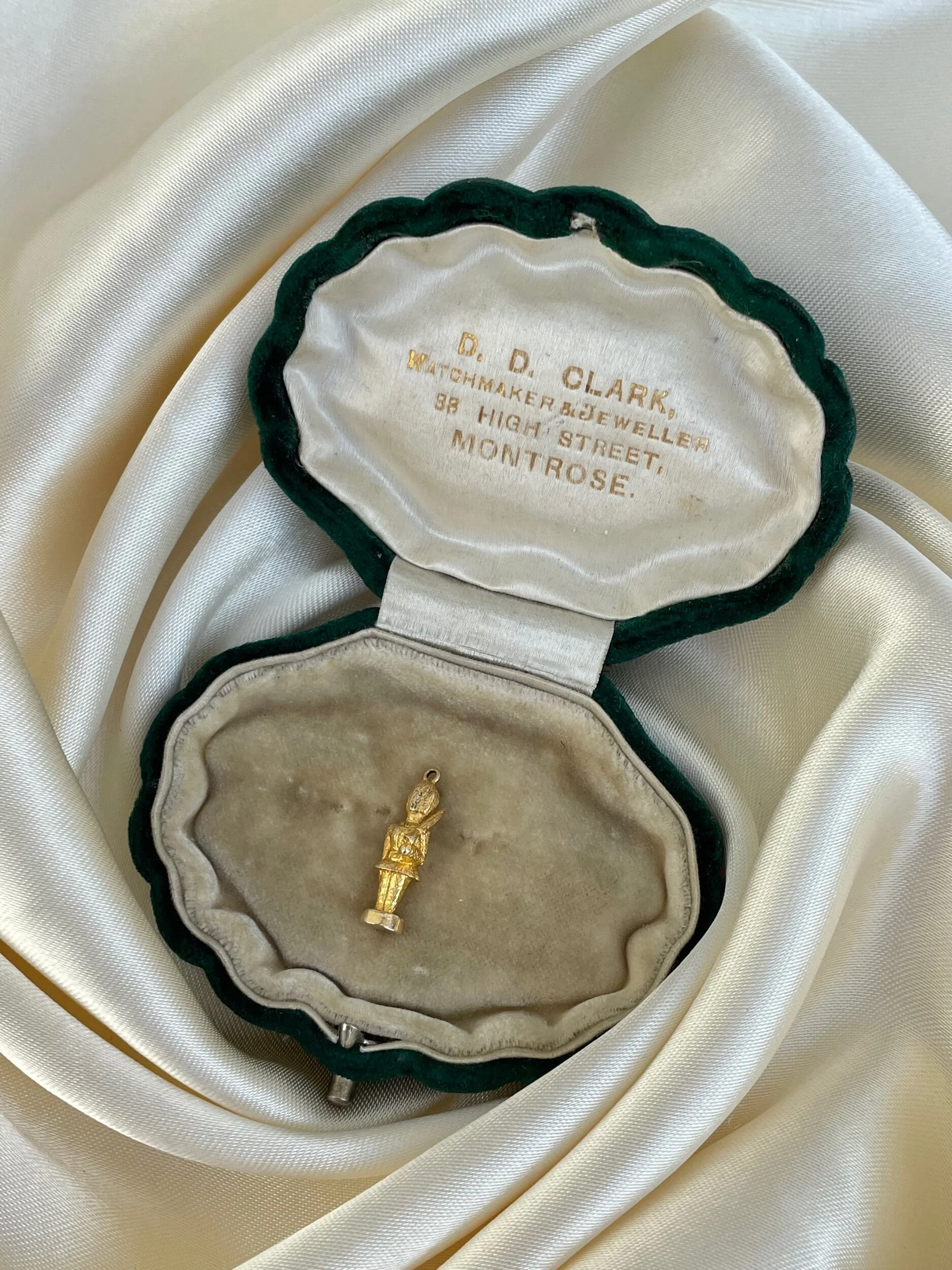 C29D201B-F5A2-45A1-B119-9A9AA7008C89