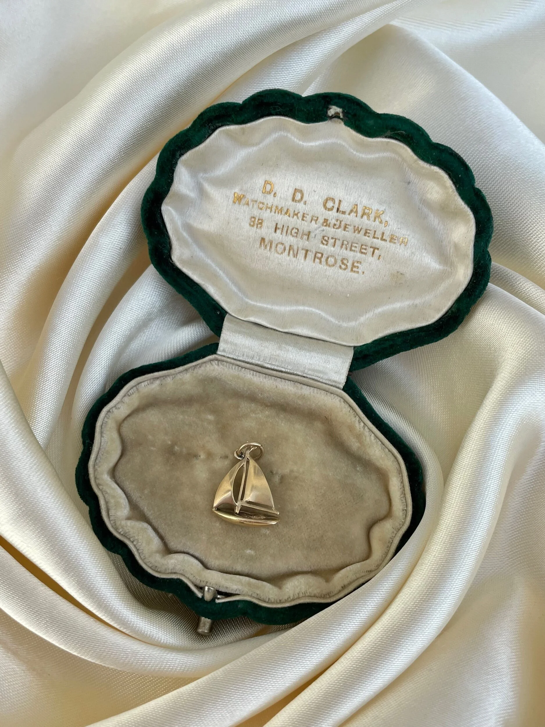 6908A95F-F920-4FC3-B200-BA87C63DDDAF