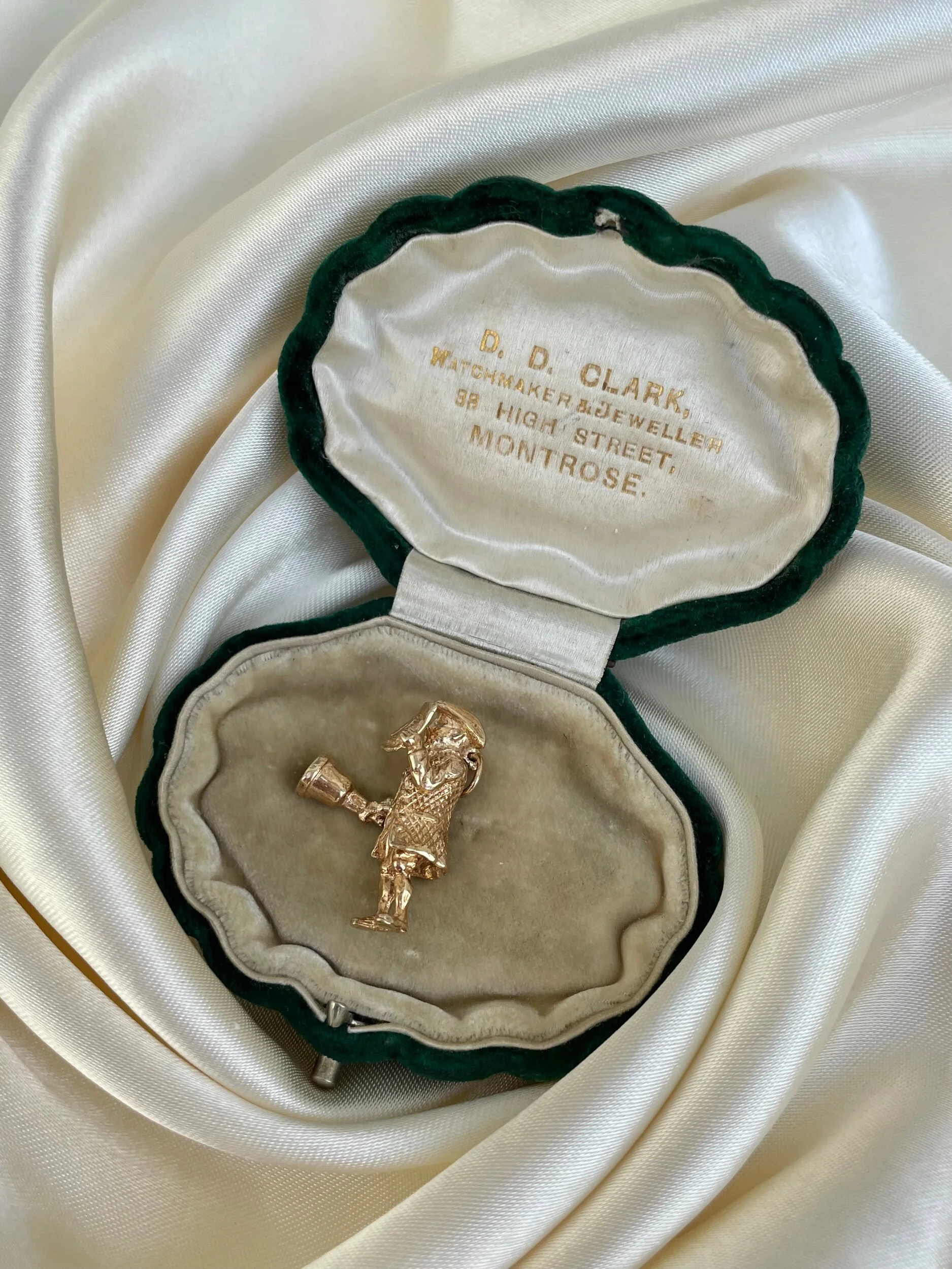 48C43C7F-8E08-4FB0-B5E9-A8709427C18F