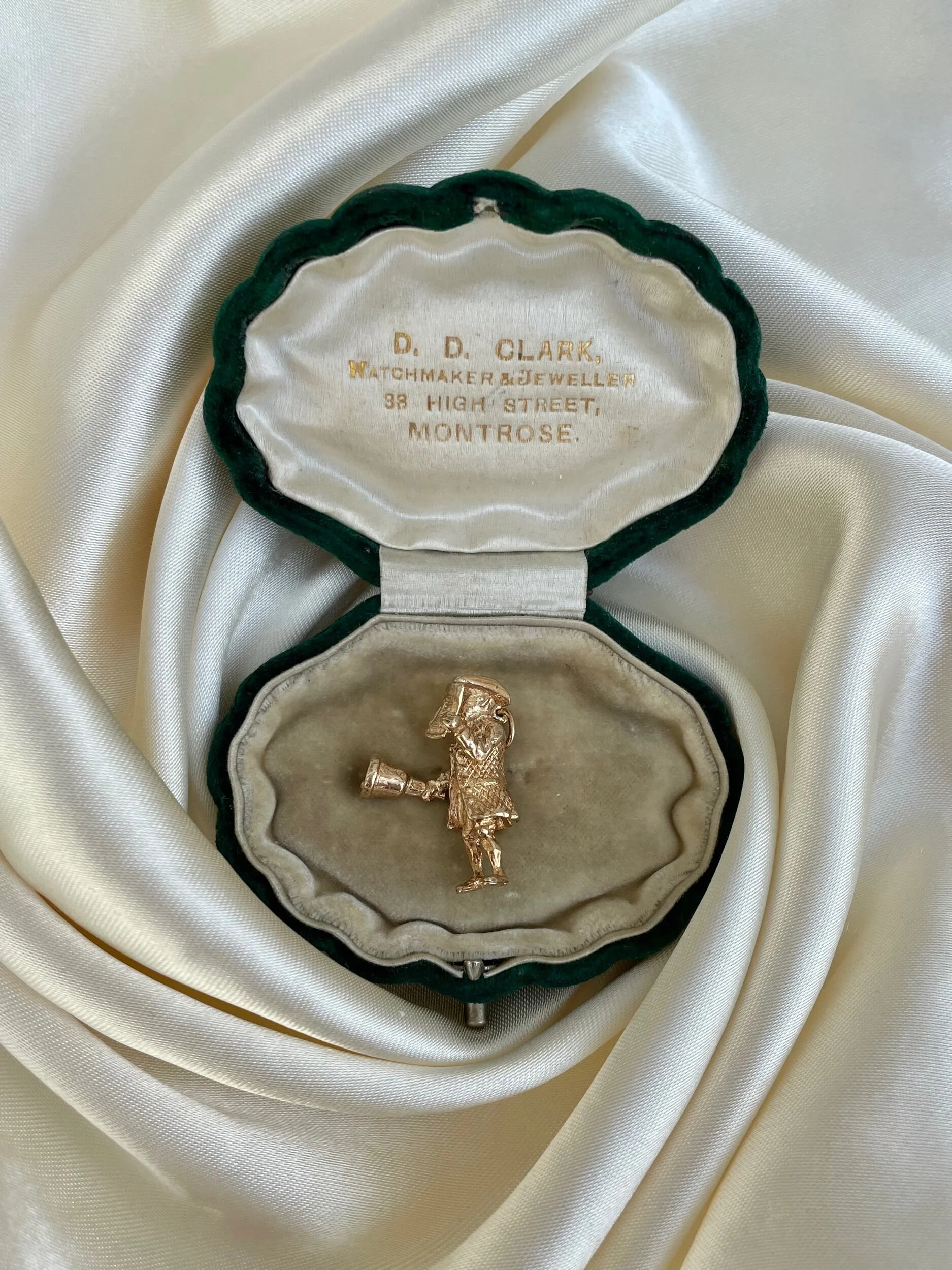 74326402-8030-4946-A6DD-7E2428A9AF3A