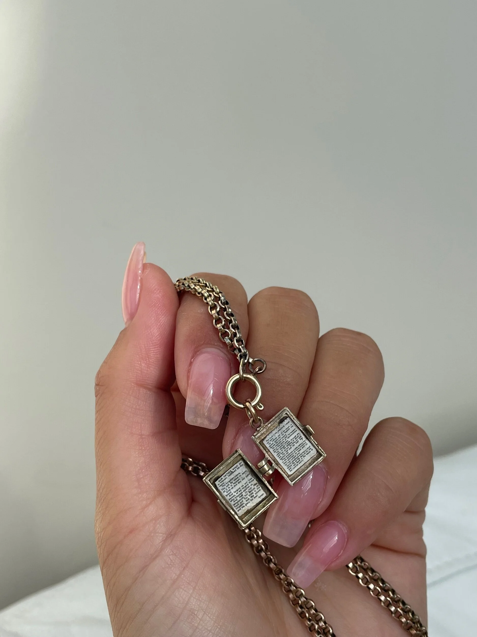 8166B913-3640-4CC5-B3FD-9D7EDBB3F6A4