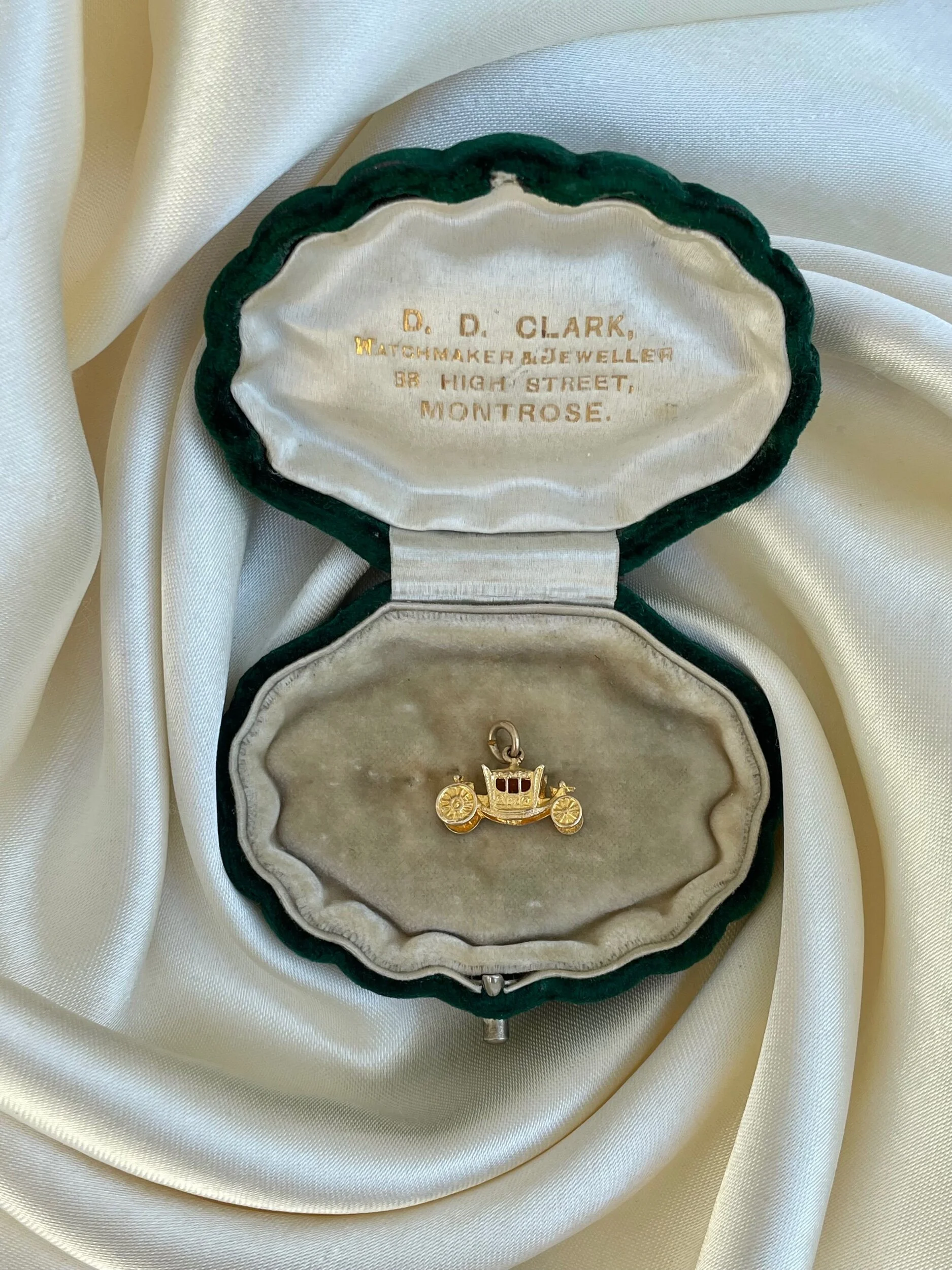 0FC57148-883A-45DE-9712-041C3849B266