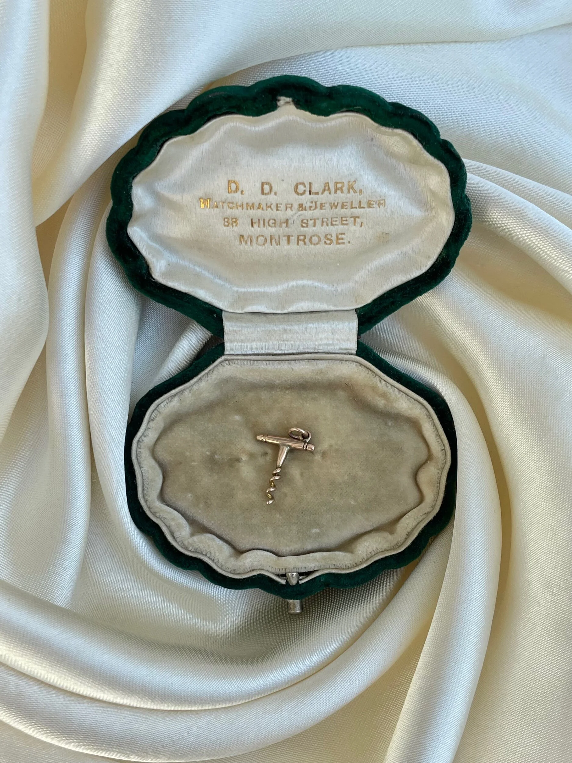 94CDBAD2-1AA8-4FDA-87A9-DF91C06AF98C