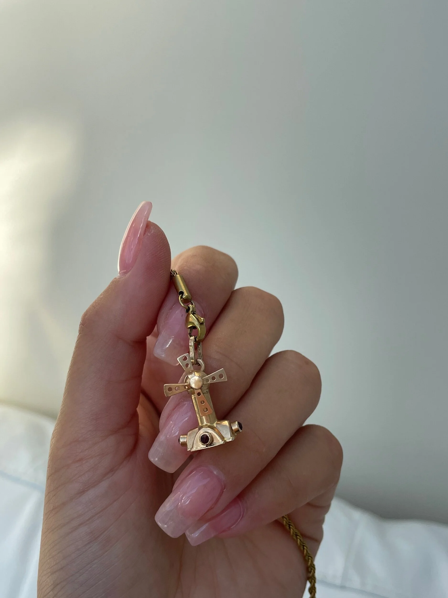 6C0CA590-8778-4068-A3C2-A7278FA7E551