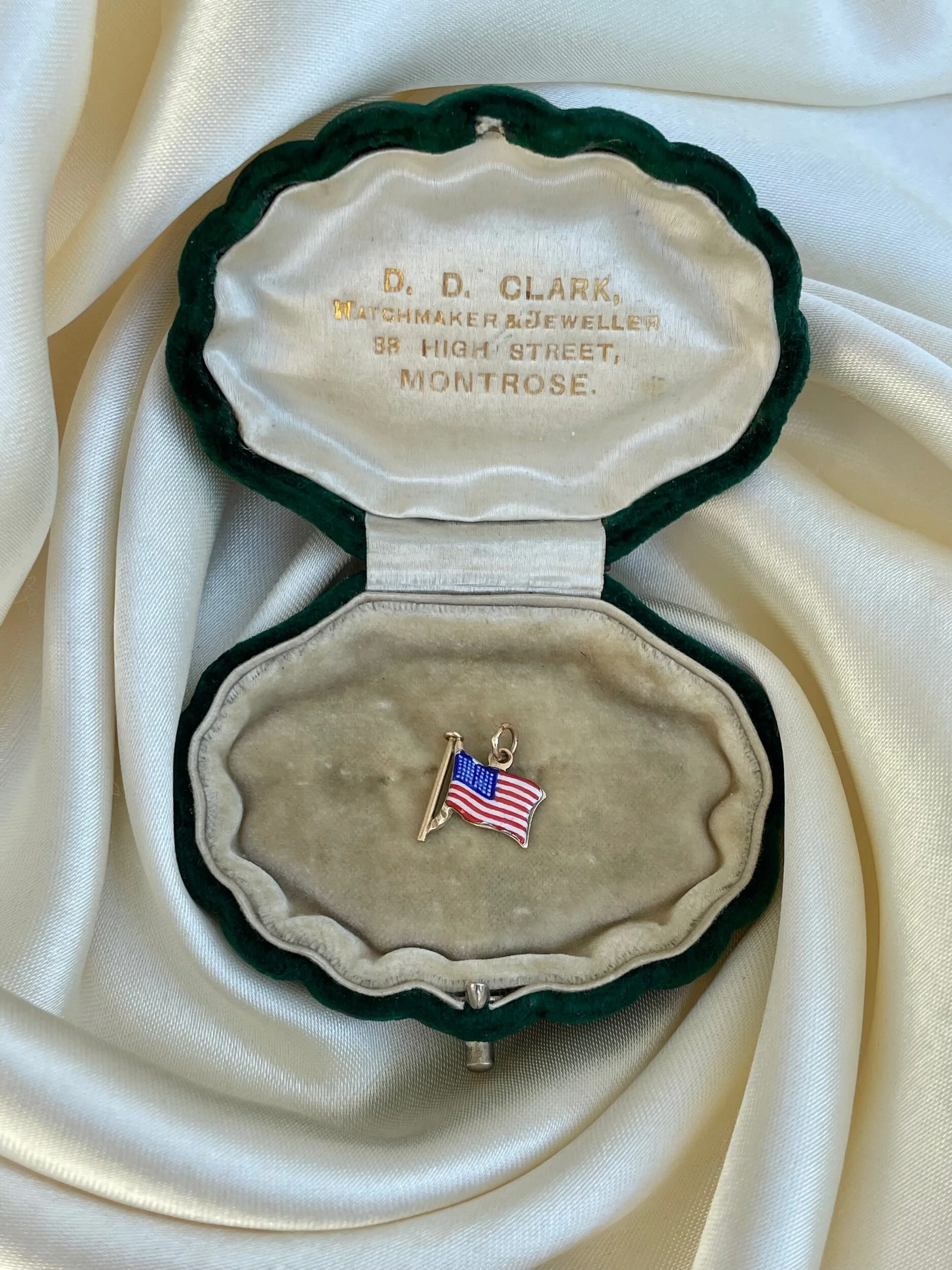 D555CB00-CC42-41FD-8CEC-8157FCD44B6F