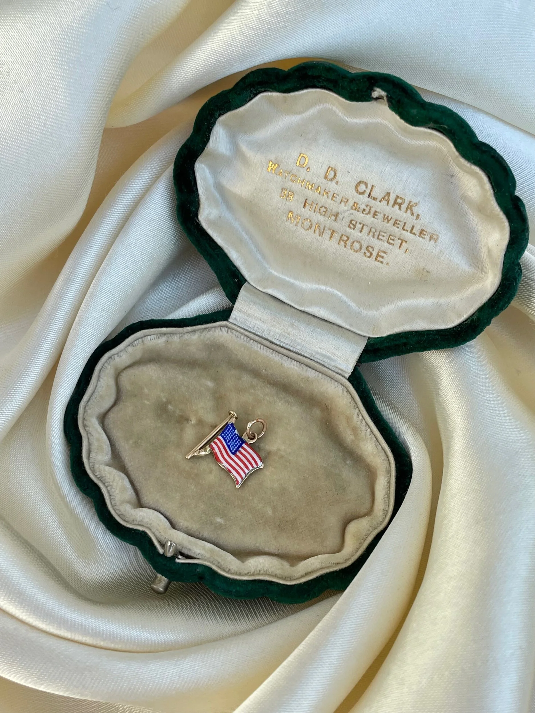 3BBFFC35-570E-41EC-99ED-0B981E39C230