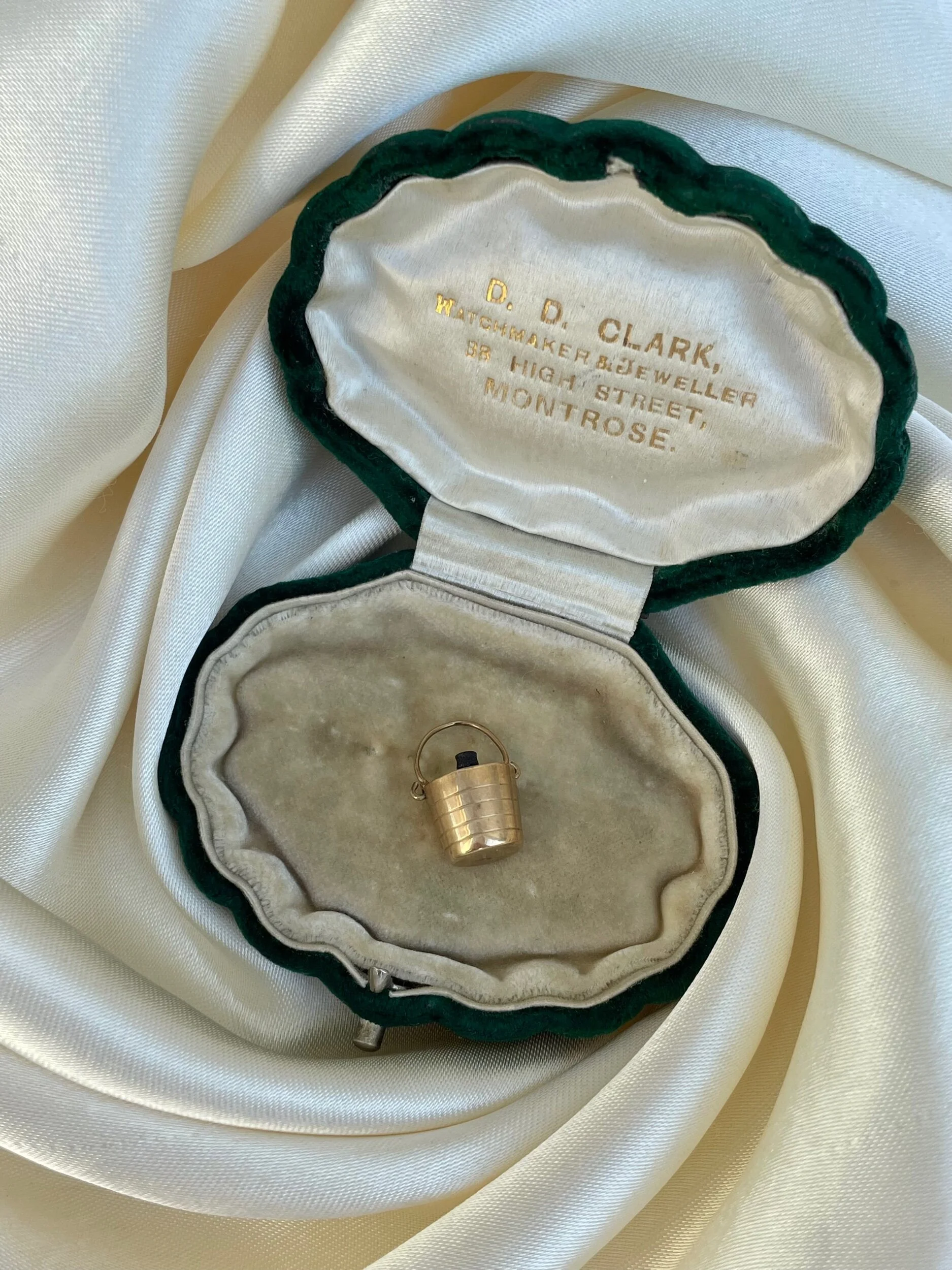 6975CC65-A317-4A4A-945E-688E7A0271EF