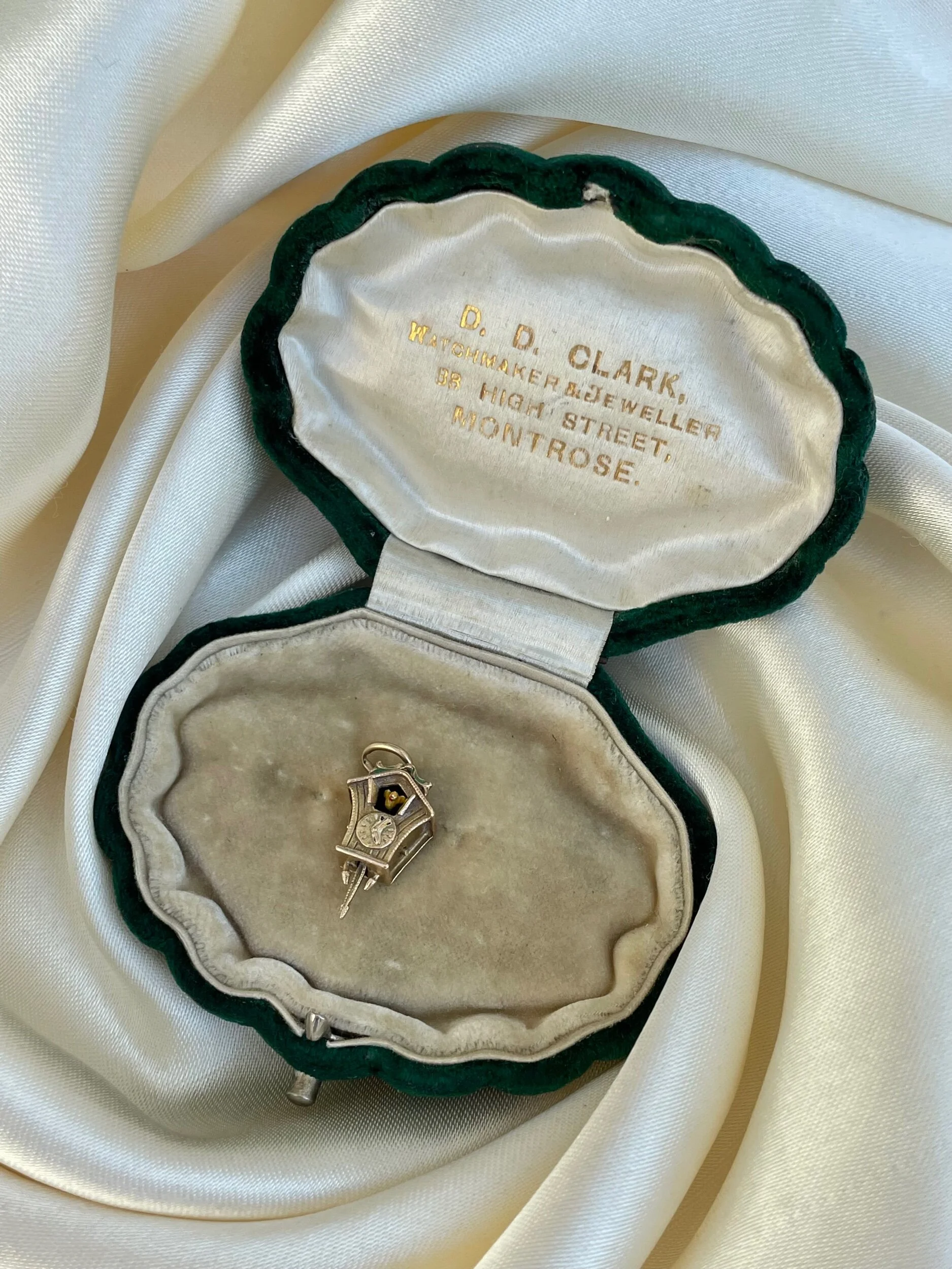 C6D9C8CD-26BB-4F36-97AB-245F0CDD88DA