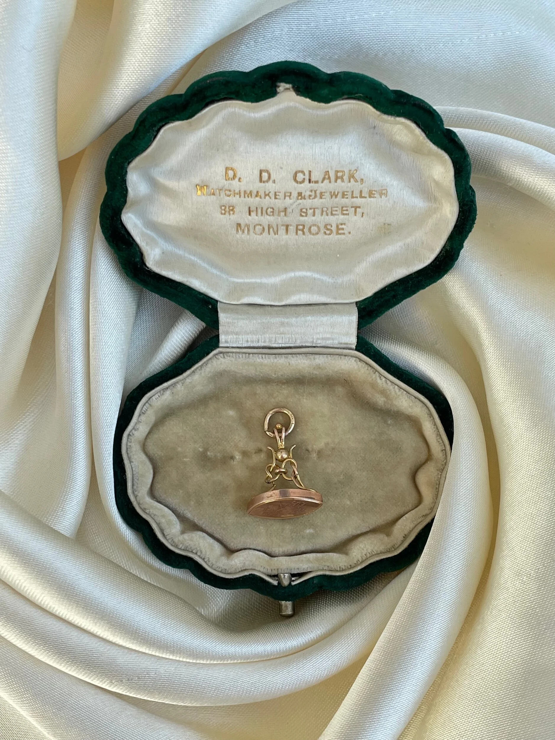 E337EC0A-37D1-490B-9072-801124581B00