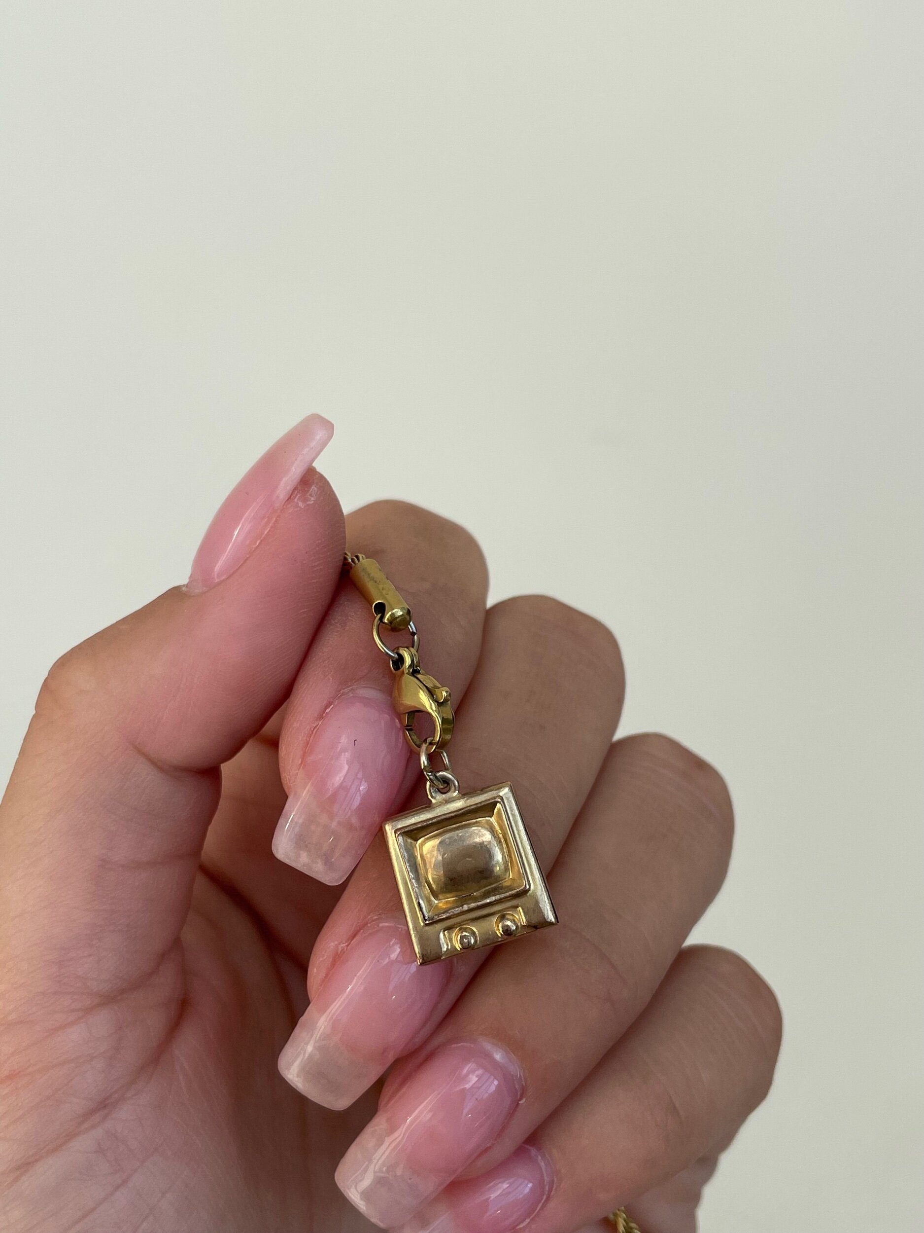 72C02B69-DF28-4ACA-8E5D-5E161B19C176