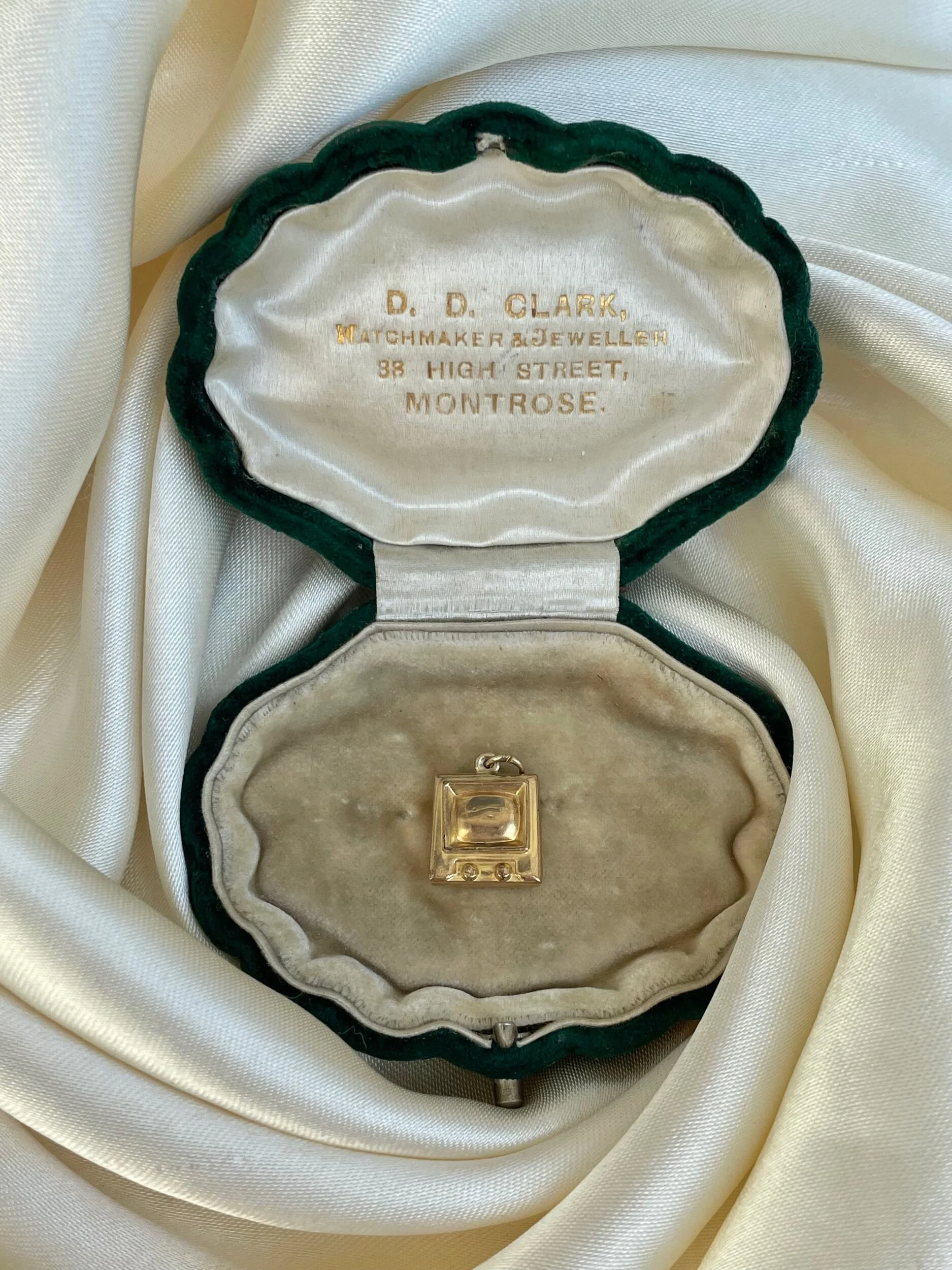 5FA4C09E-FD0C-4B4E-92E5-712F09C31856