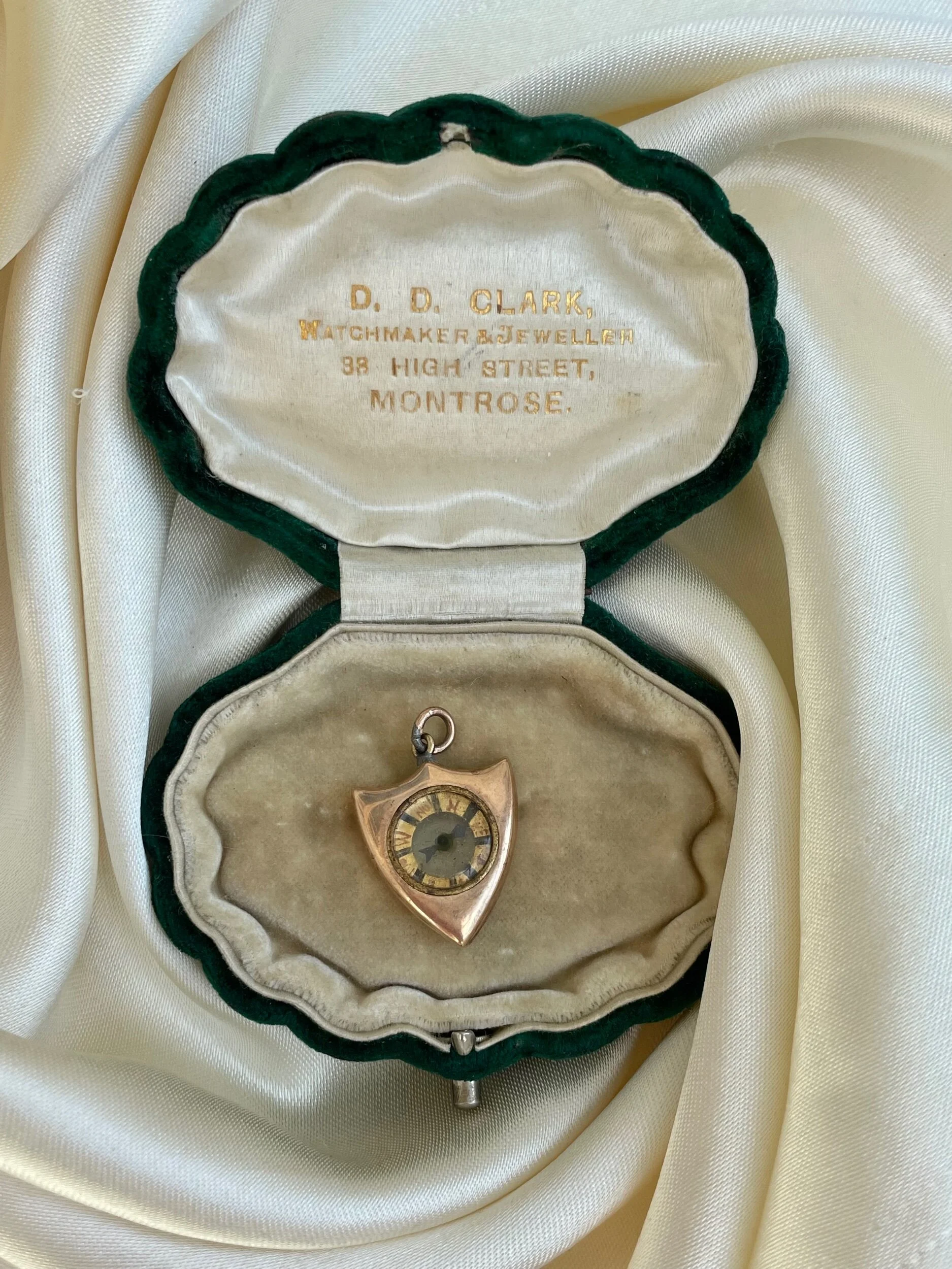 5B41F8FD-5F15-4BC3-813E-F0779263F306