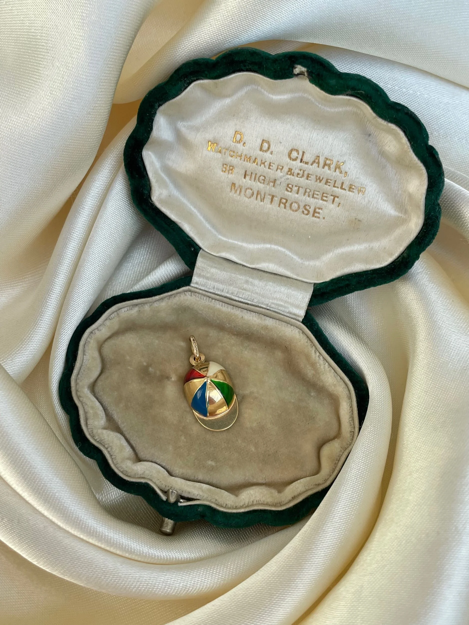 E0D7EDEF-2804-4ABE-B71F-D4F3CDD5A2B4