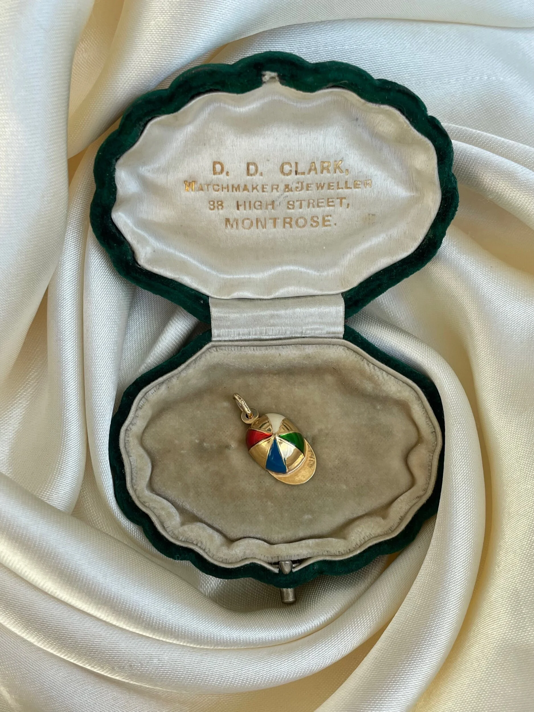 4E96FD78-AF32-44BE-833F-8190A89A56E7