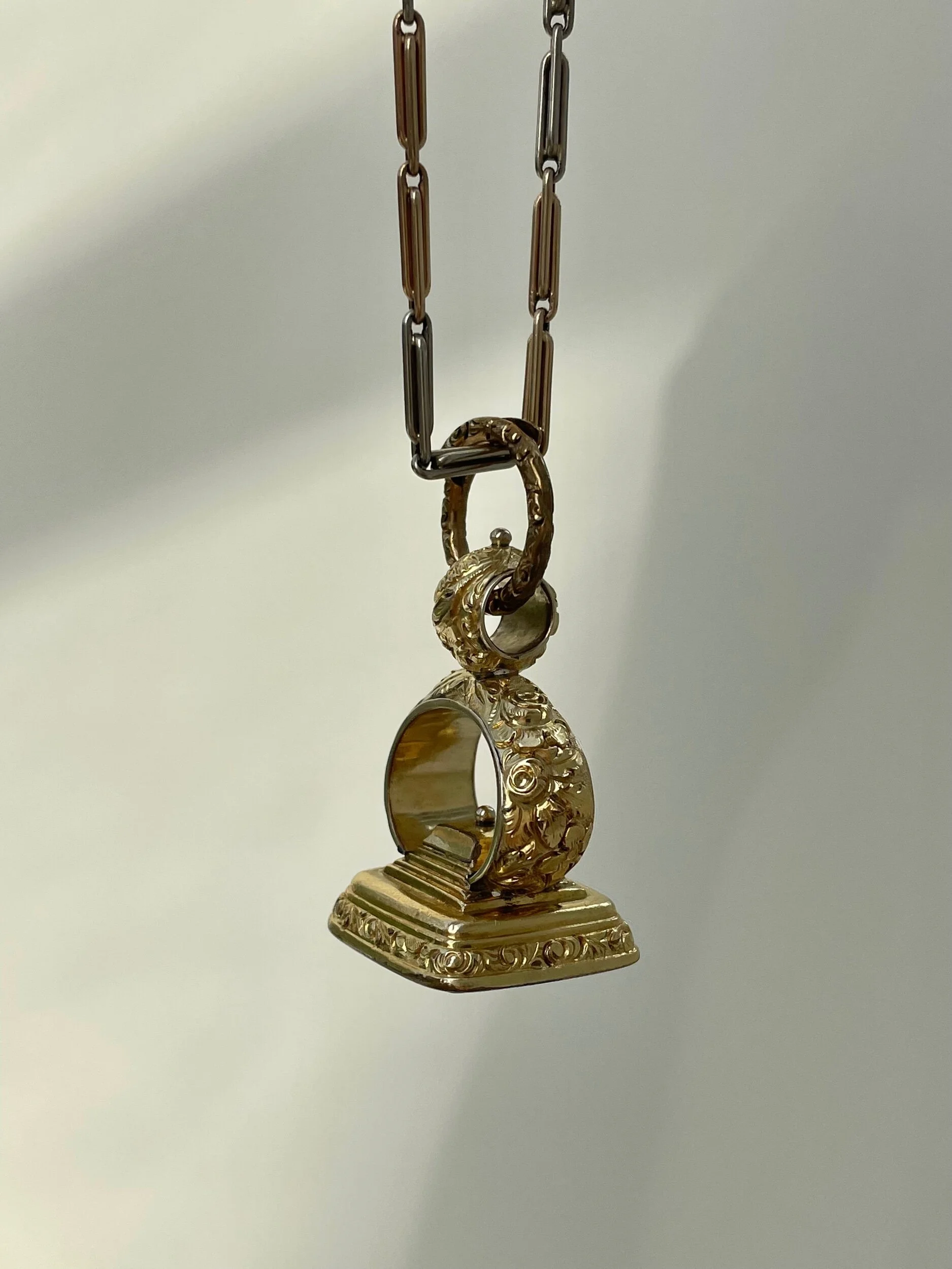 EF5B5605-5C8F-439C-895F-F1E444744C48