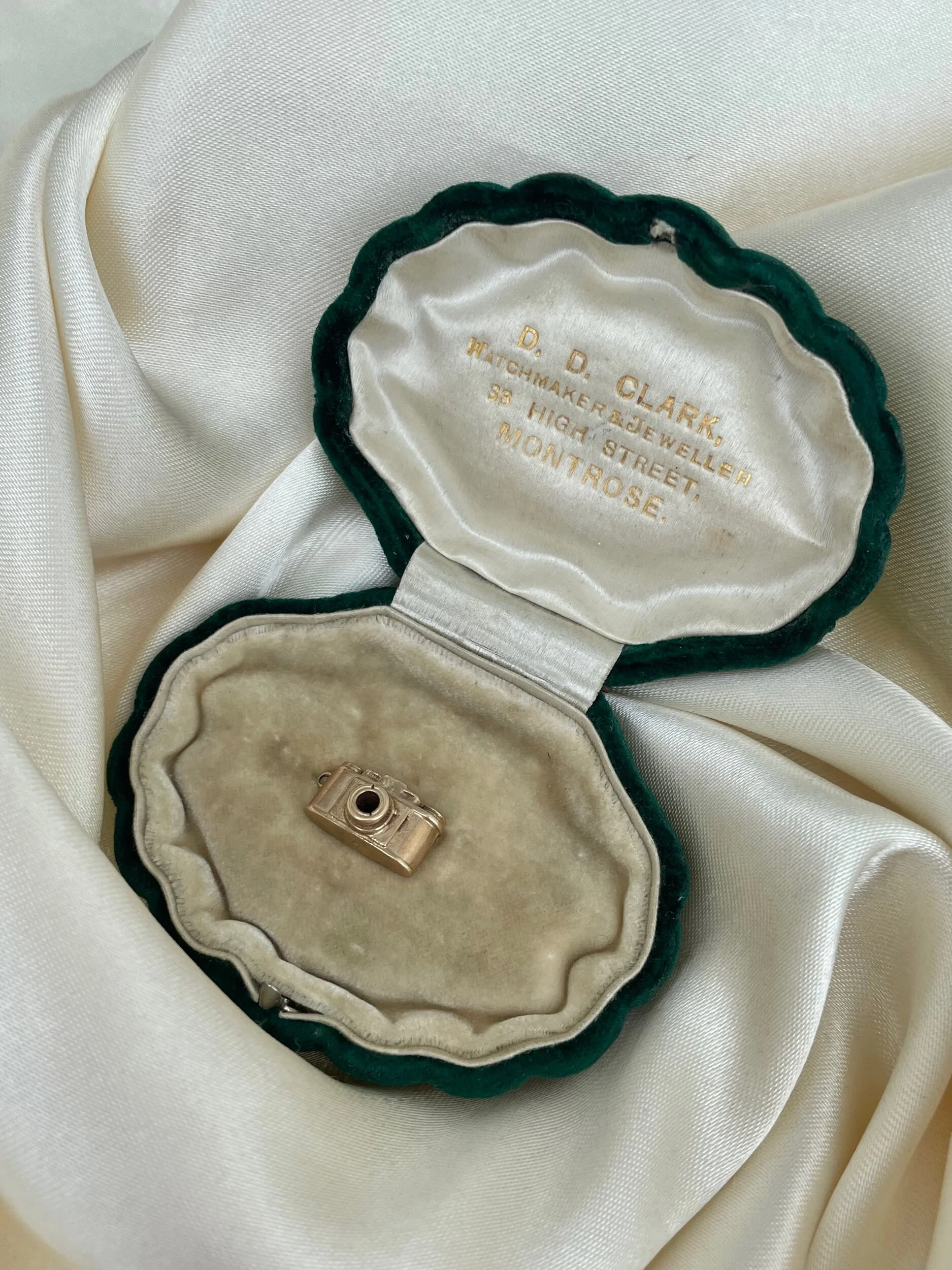 52102823-69BE-4963-BCD1-63BEDF66D14C