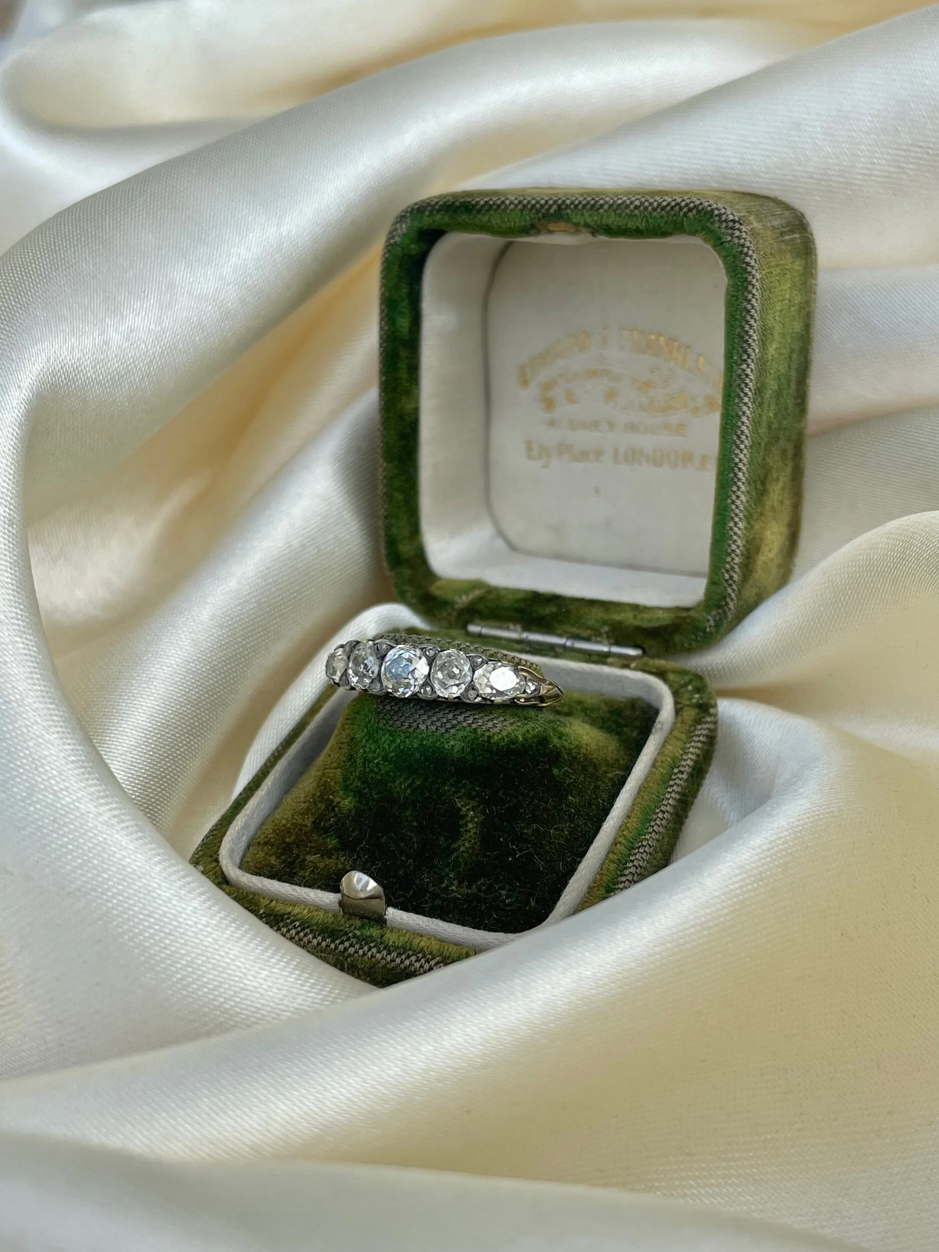 5E2A25D4-BB59-4B42-9746-3B6D336F38A7